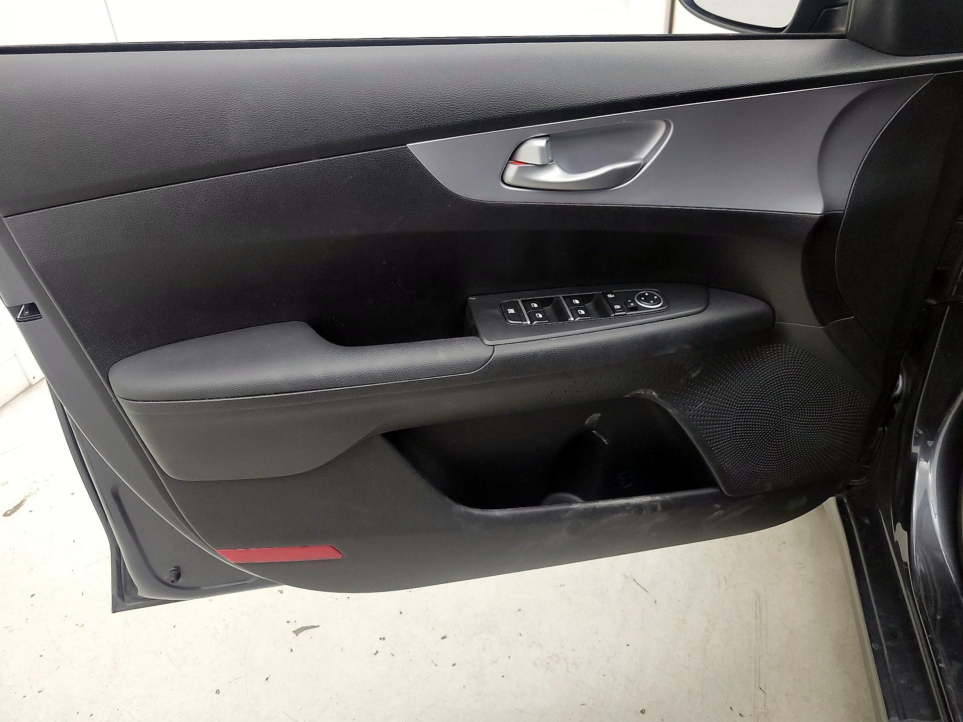 Thumbnail: 2024 Kia Forte - 12