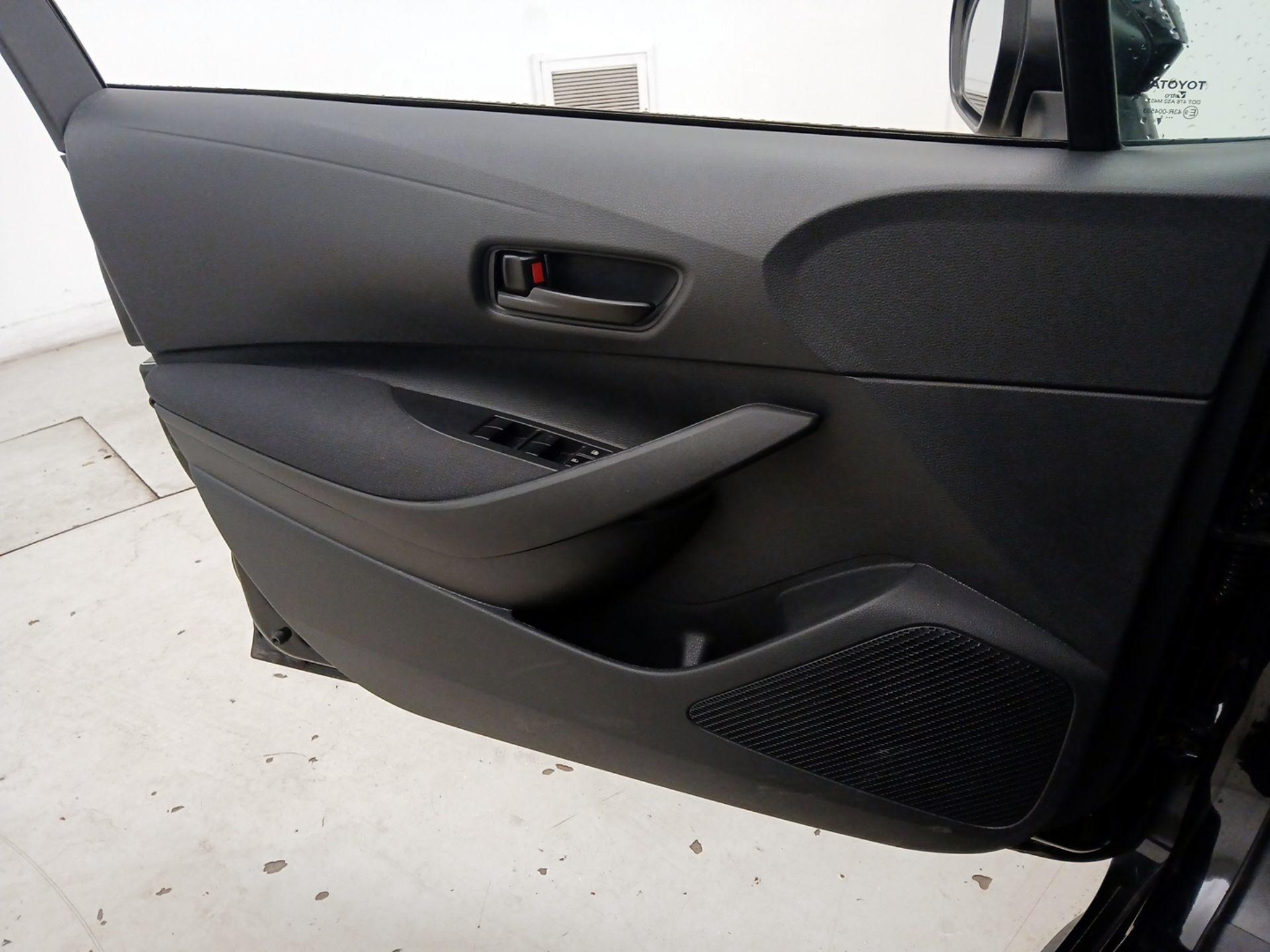 Thumbnail: 2025 Toyota Corolla - 12