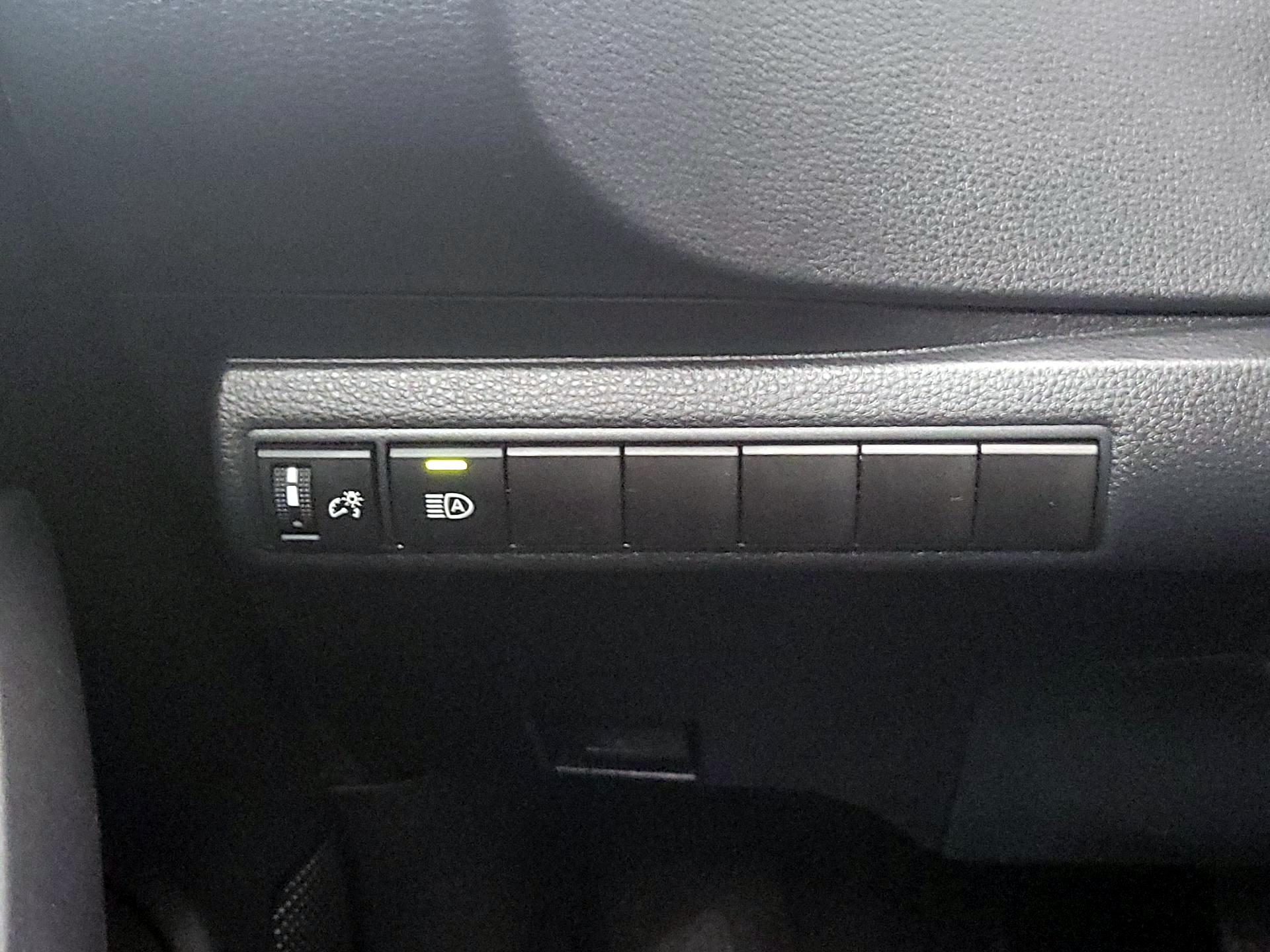 Thumbnail: 2025 Toyota Corolla - 13