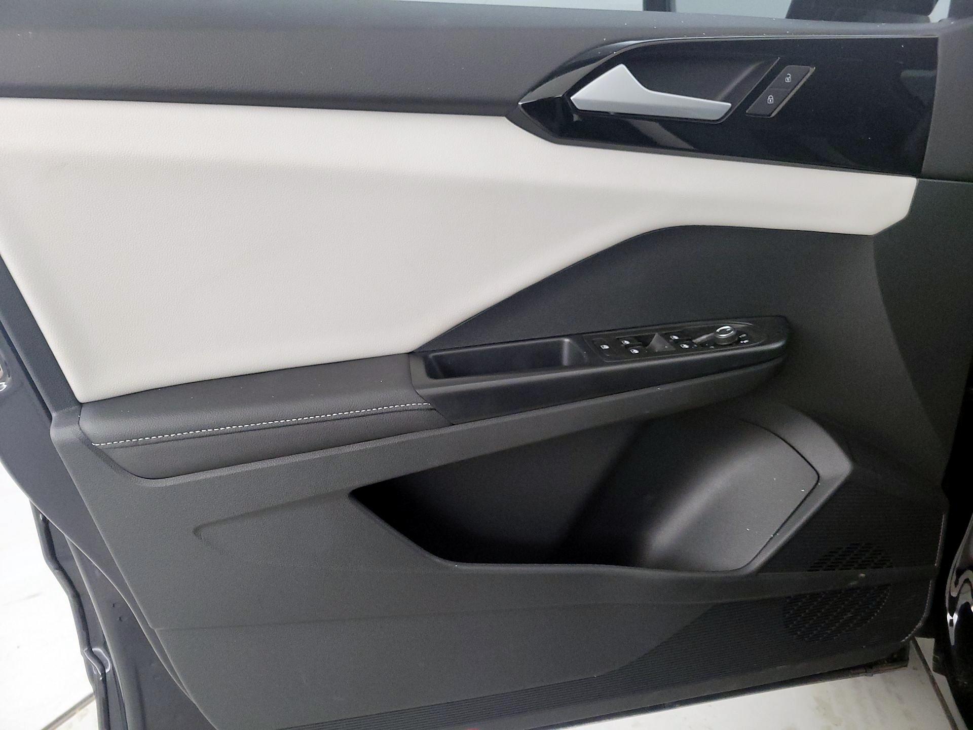 Thumbnail: 2025 Volkswagen Taos - 12