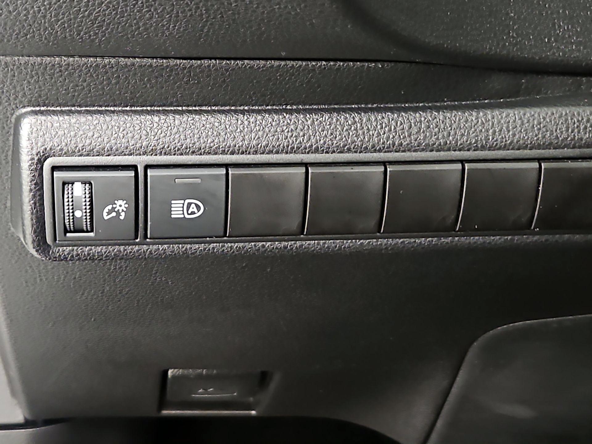 Thumbnail: 2025 Toyota Corolla - 13