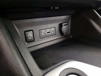 USB/AUX Ports