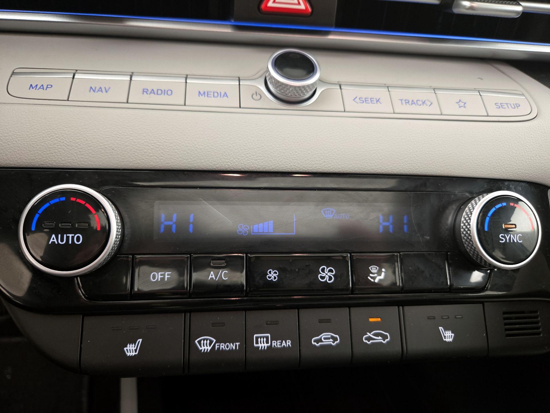 Thumbnail: 2025 Hyundai Elantra - 17