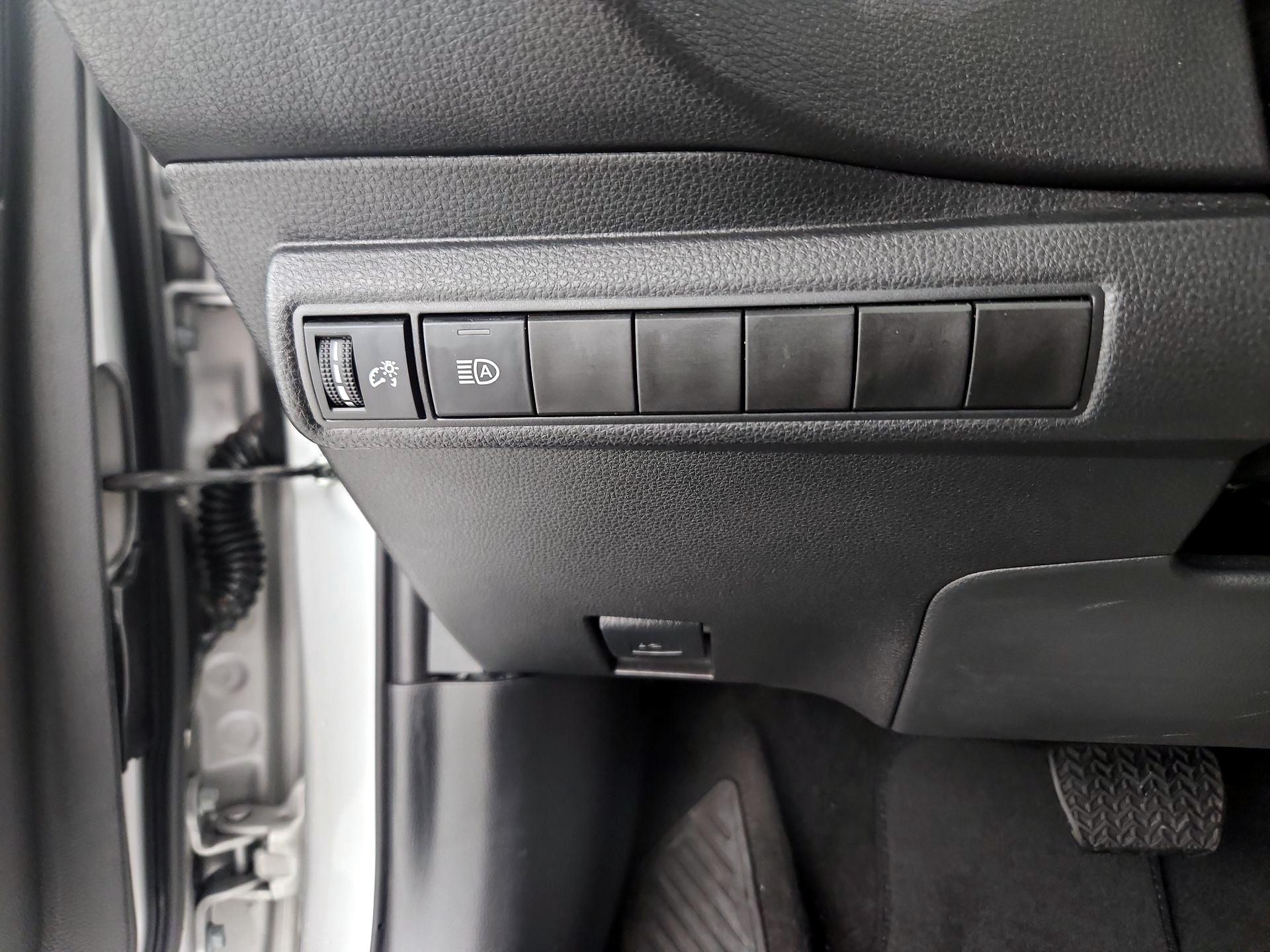 Thumbnail: 2025 Toyota Corolla - 13