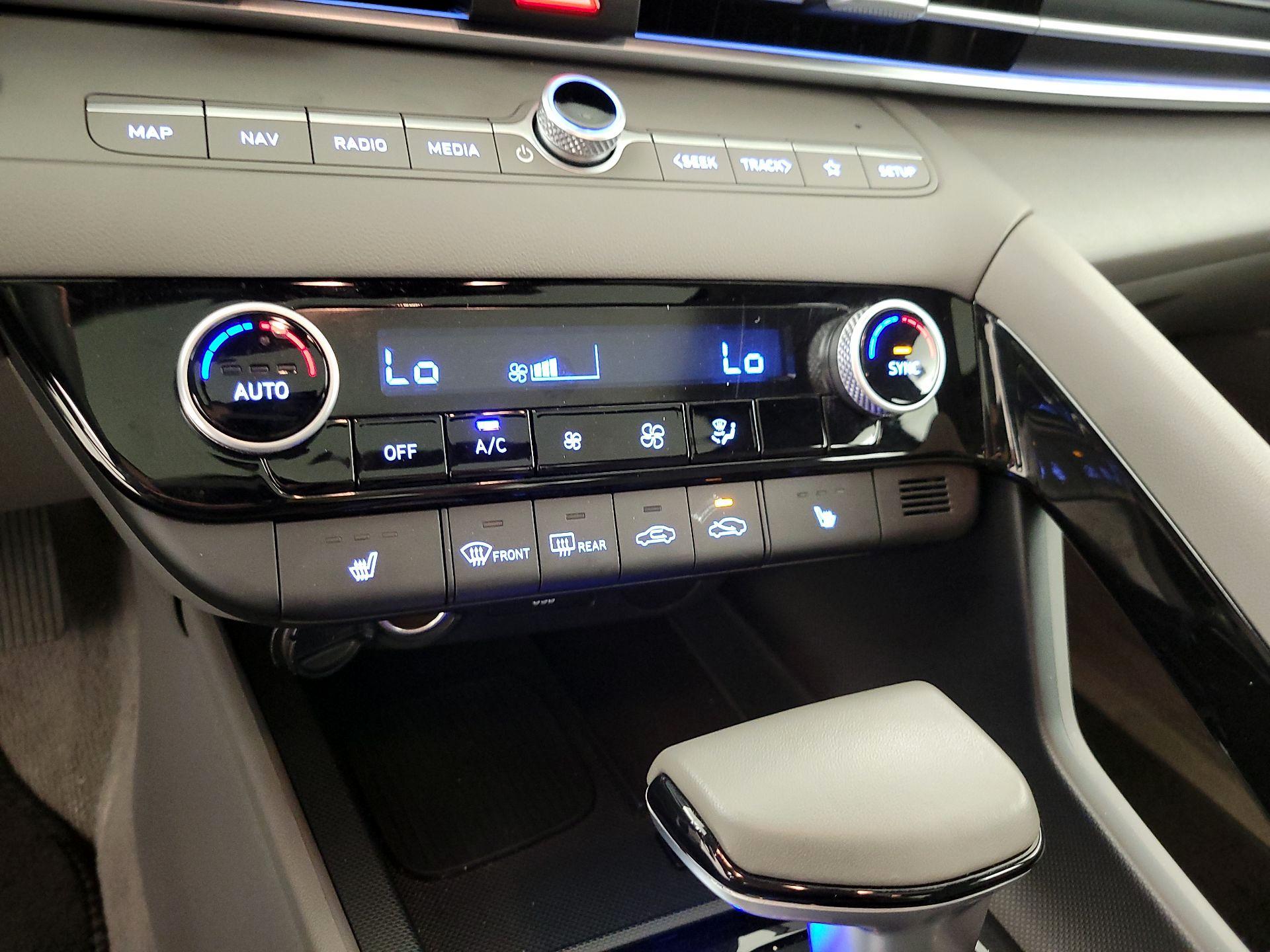 Thumbnail: 2025 Hyundai Elantra - 17