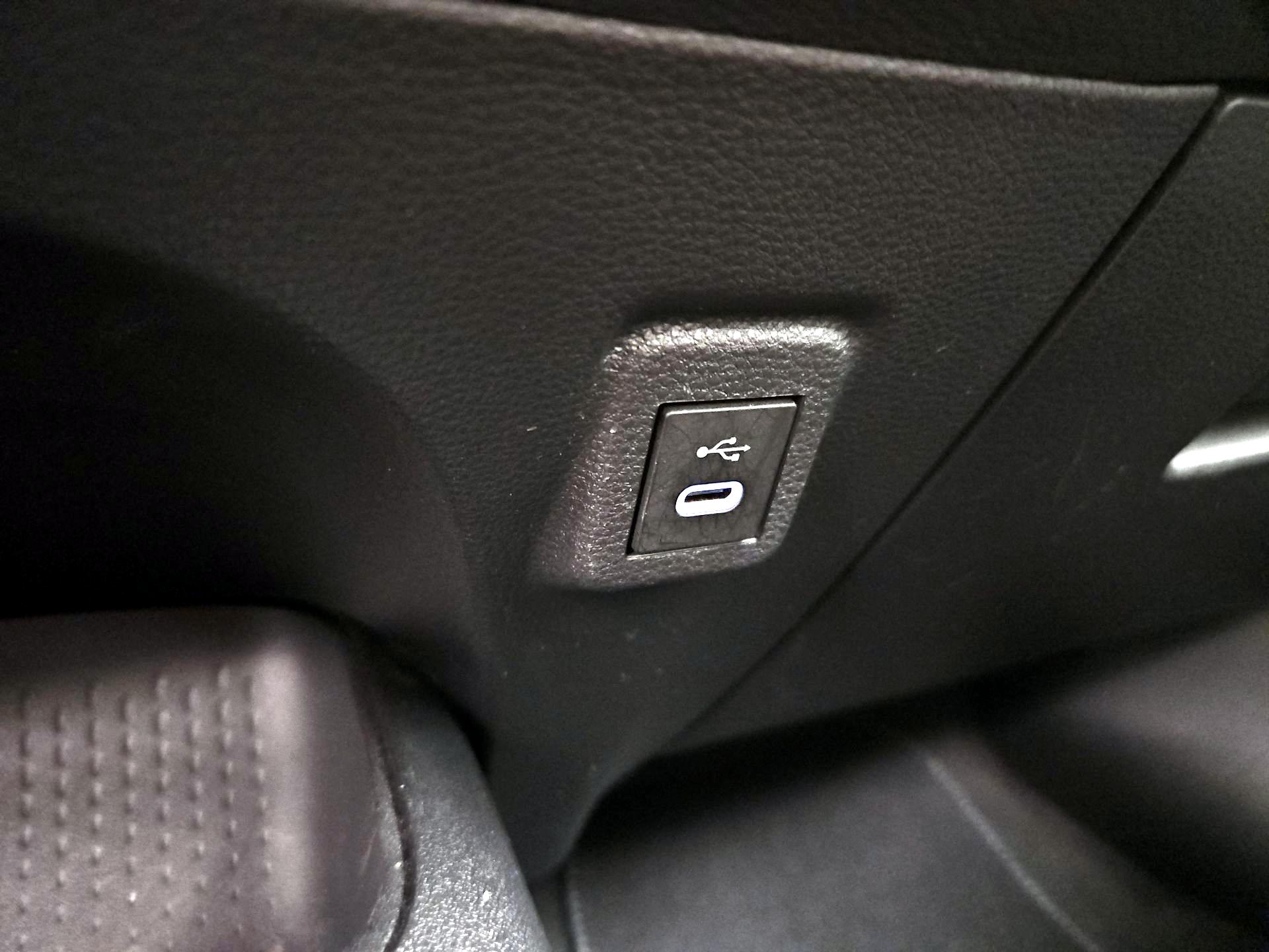 Thumbnail: 2025 Toyota Corolla - 18