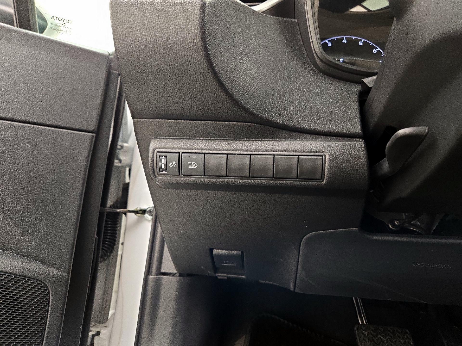 Thumbnail: 2025 Toyota Corolla - 13