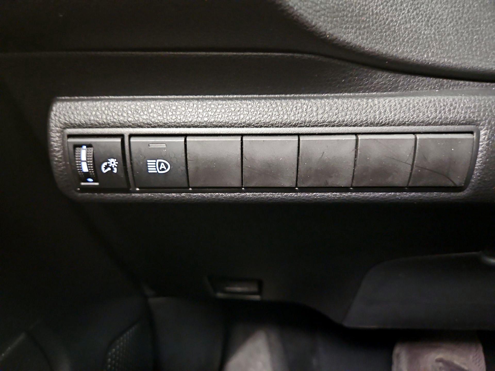 Thumbnail: 2025 Toyota Corolla - 13