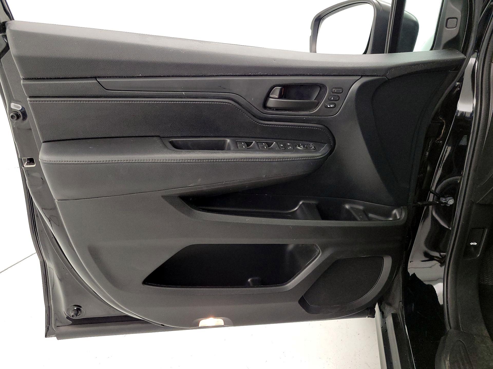 Thumbnail: 2023 Honda Odyssey - 12