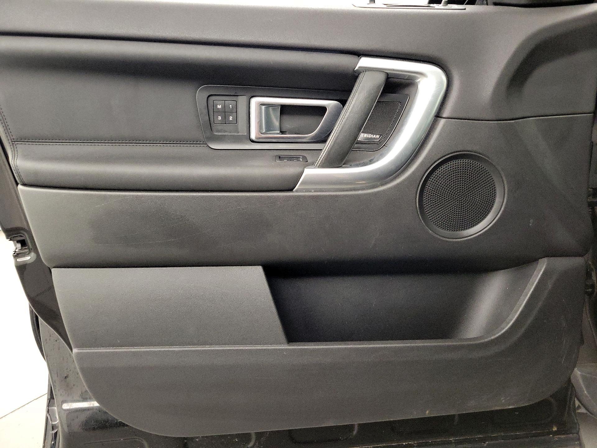 Thumbnail: 2018 Land Rover Discovery Sport - 12