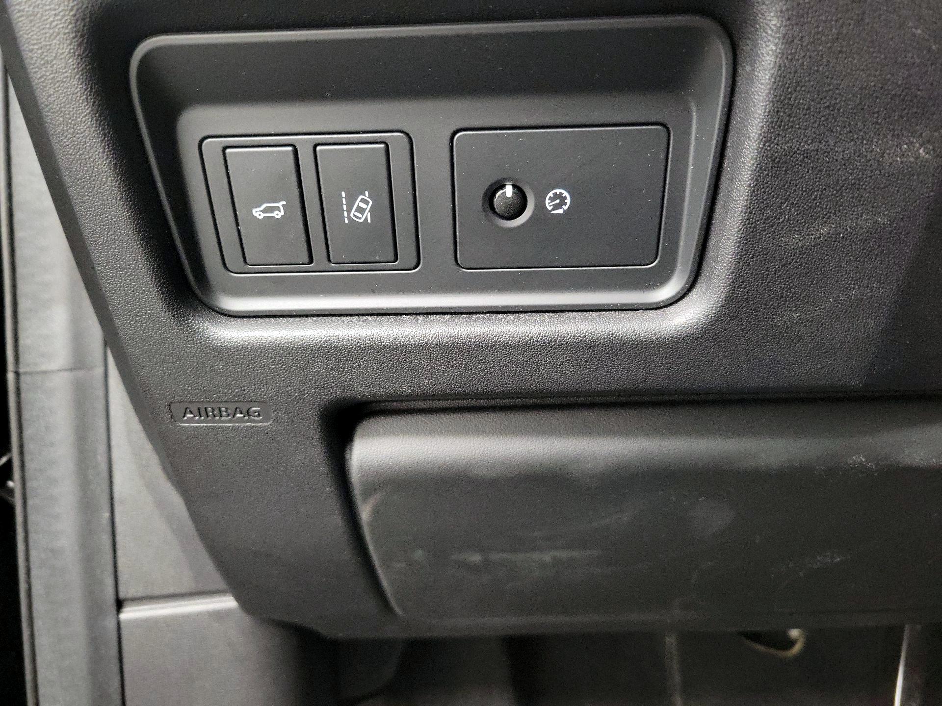 Thumbnail: 2018 Land Rover Discovery Sport - 13