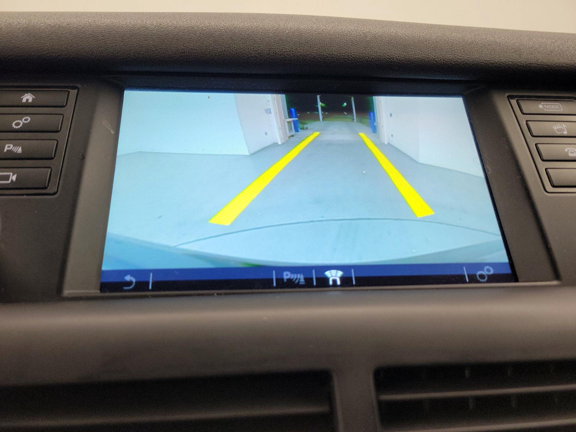 Thumbnail: 2018 Land Rover Discovery Sport - 15