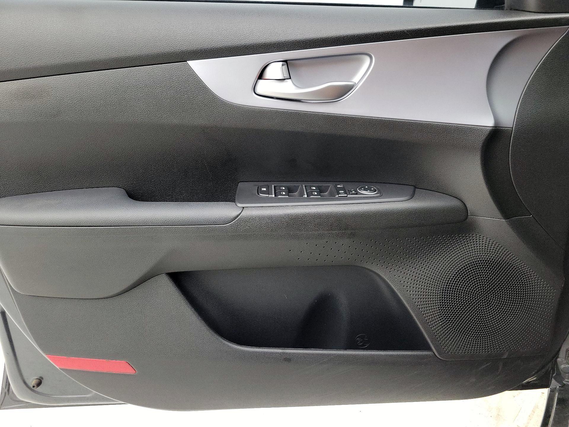 Thumbnail: 2023 Kia Forte - 12