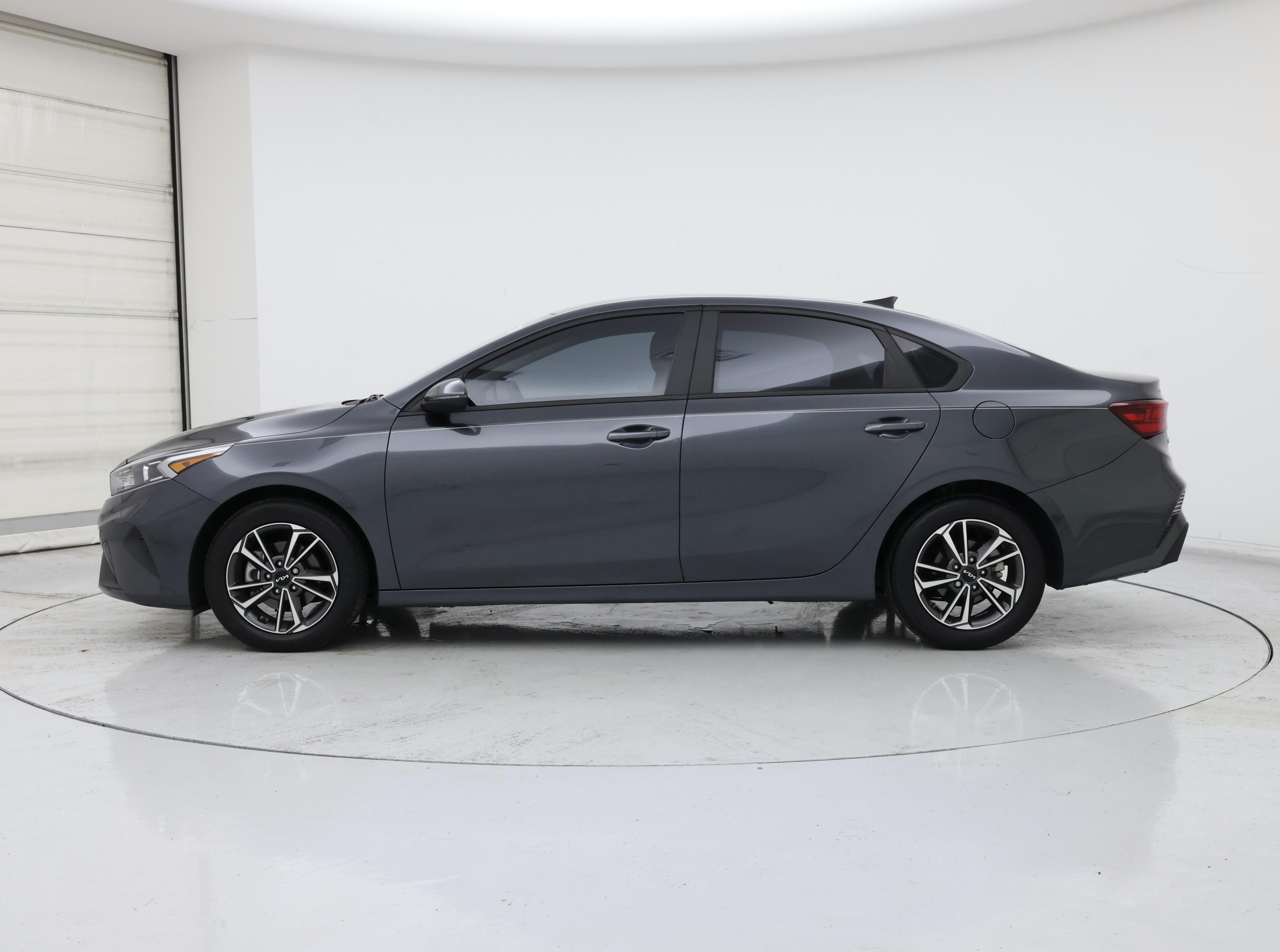 Thumbnail: 2023 Kia Forte - 3