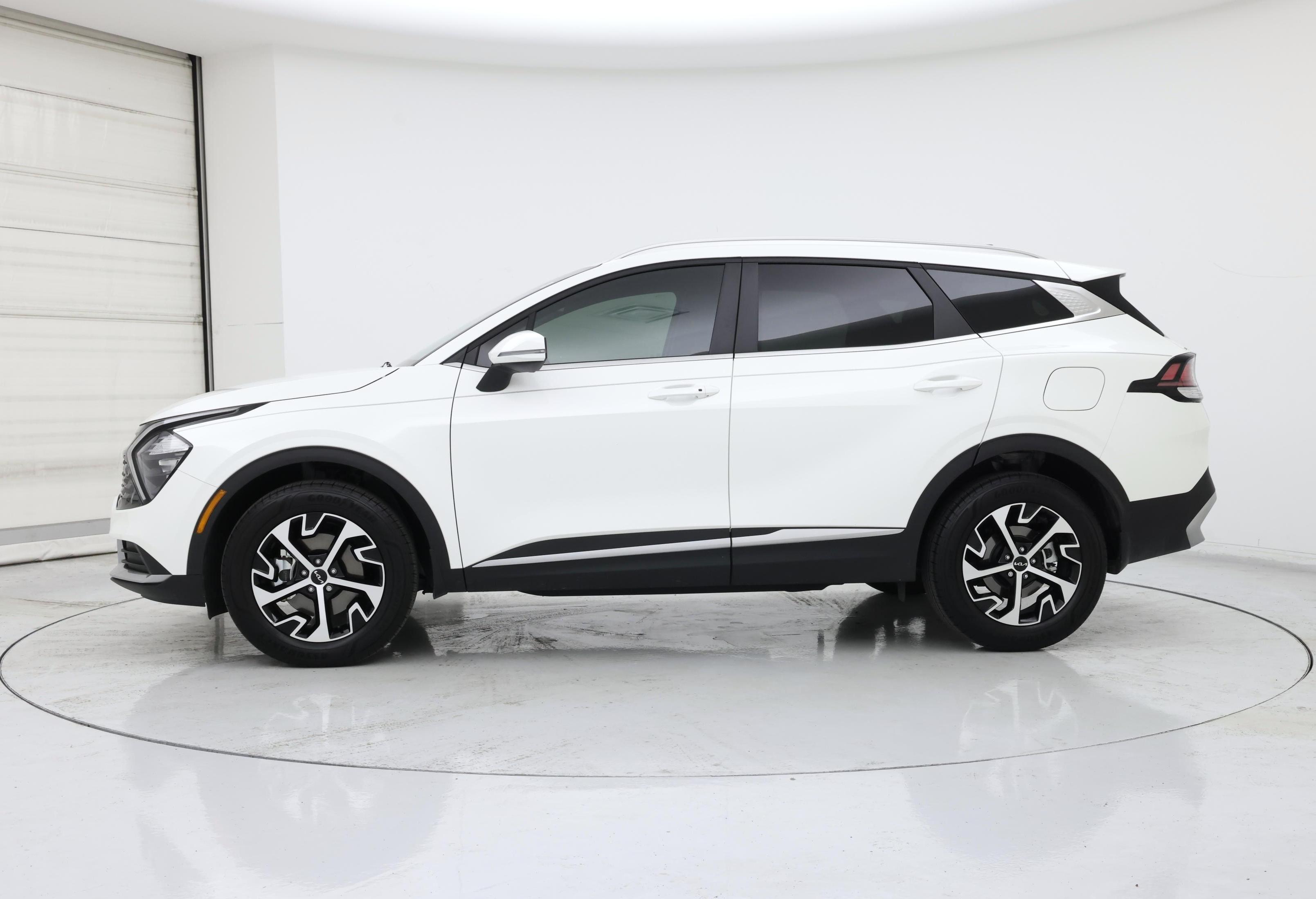 Thumbnail: 2023 Kia Sportage - 3