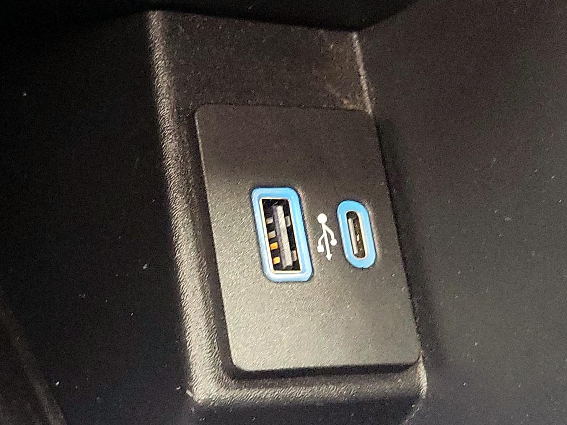 Thumbnail: 2022 Ford Edge - 18