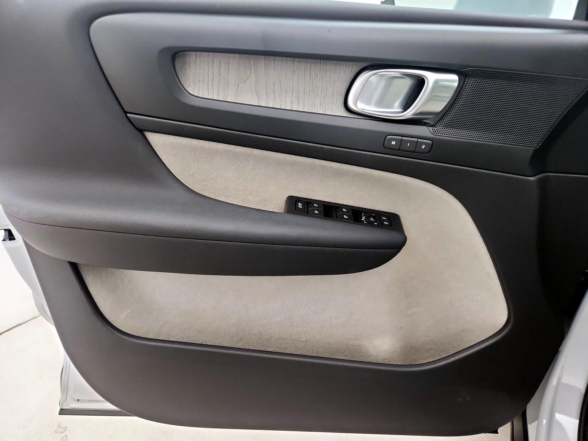 Thumbnail: 2020 Volvo XC40 - 12