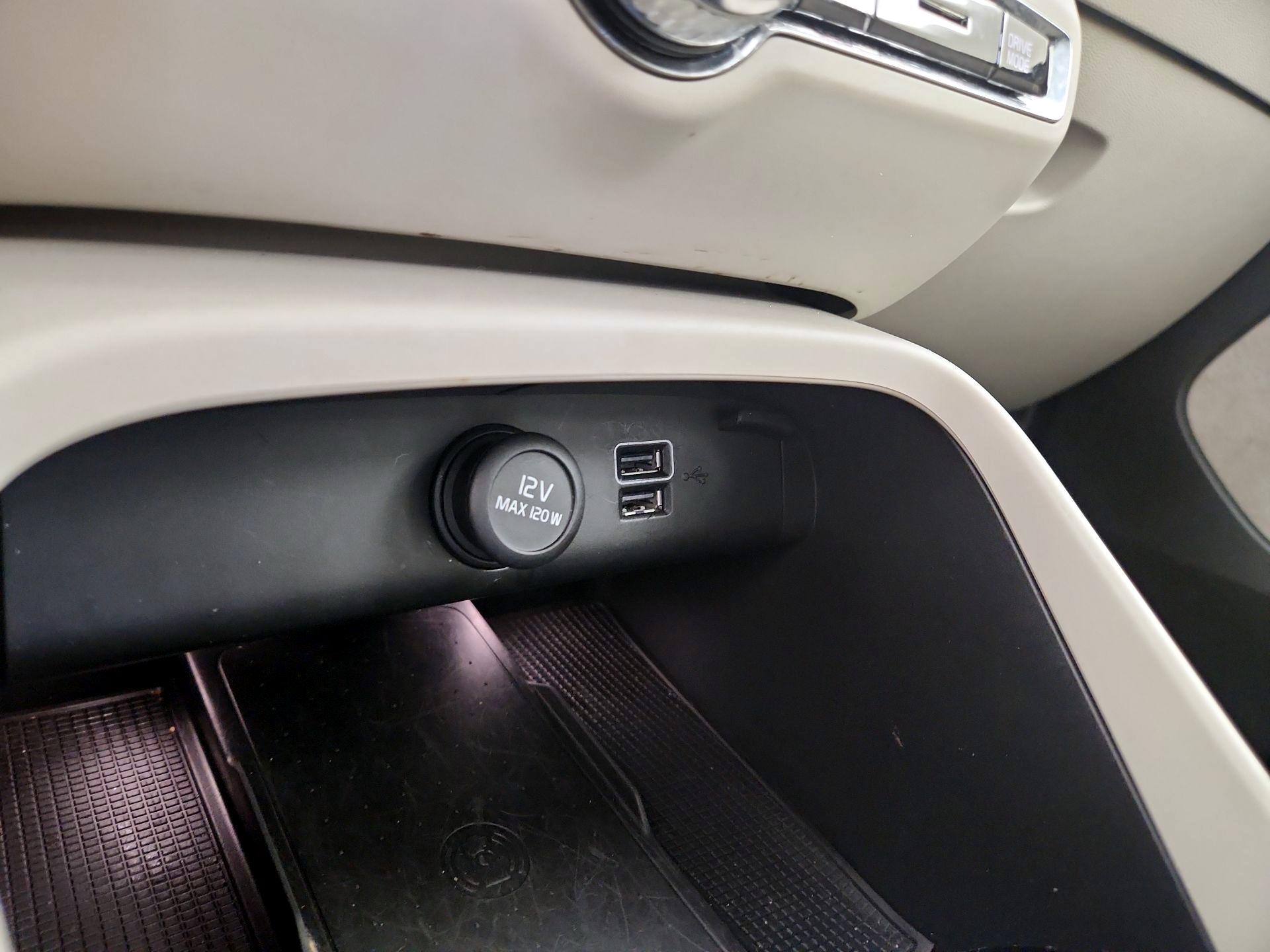 Thumbnail: 2020 Volvo XC40 - 18