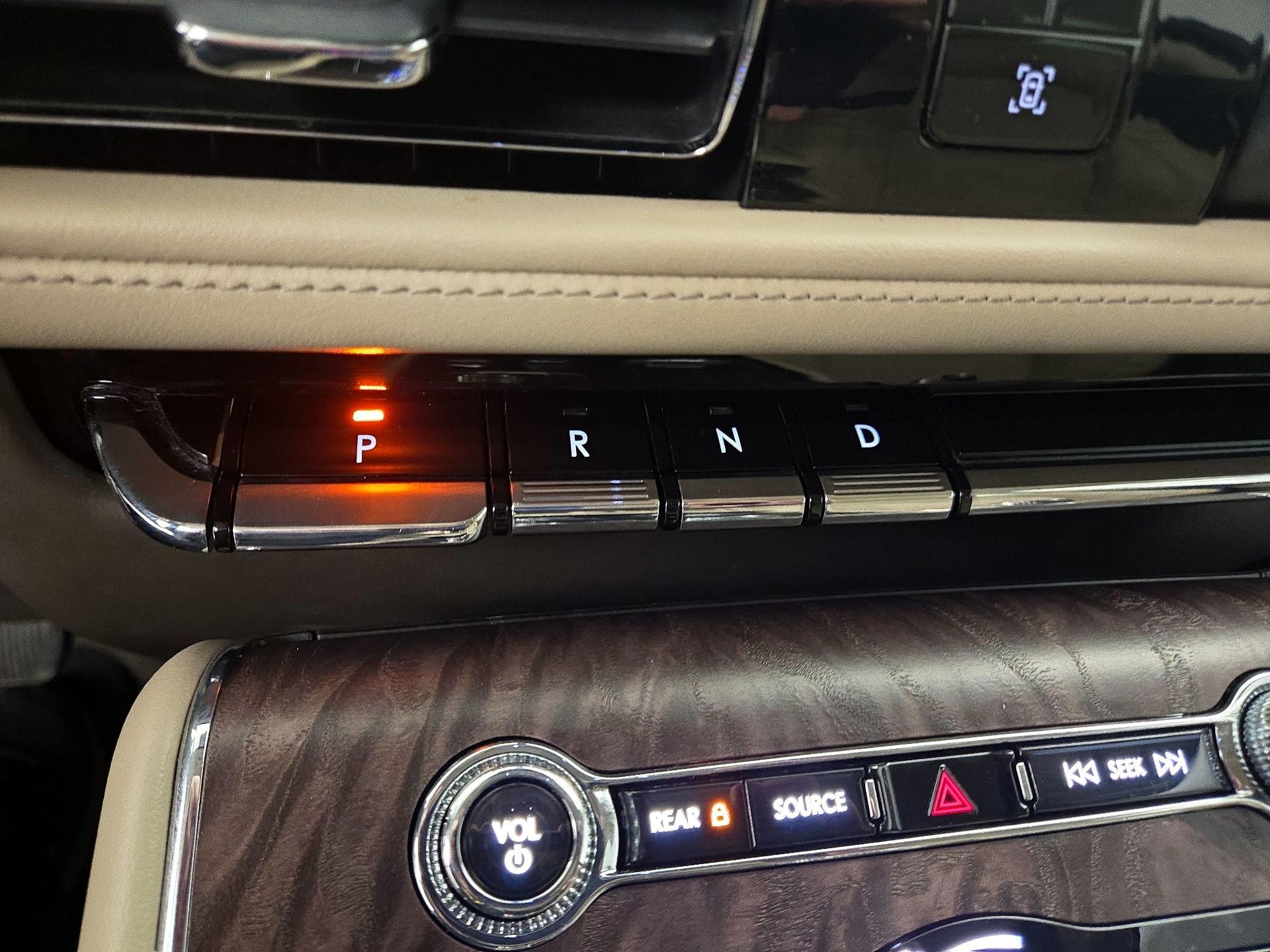 Thumbnail: 2022 Lincoln Aviator - 18