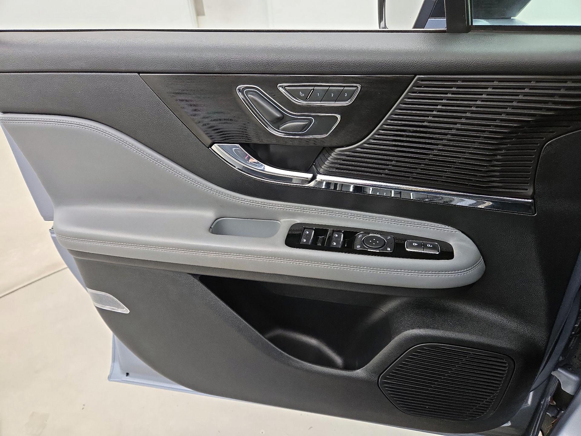 Thumbnail: 2022 Lincoln Corsair - 12