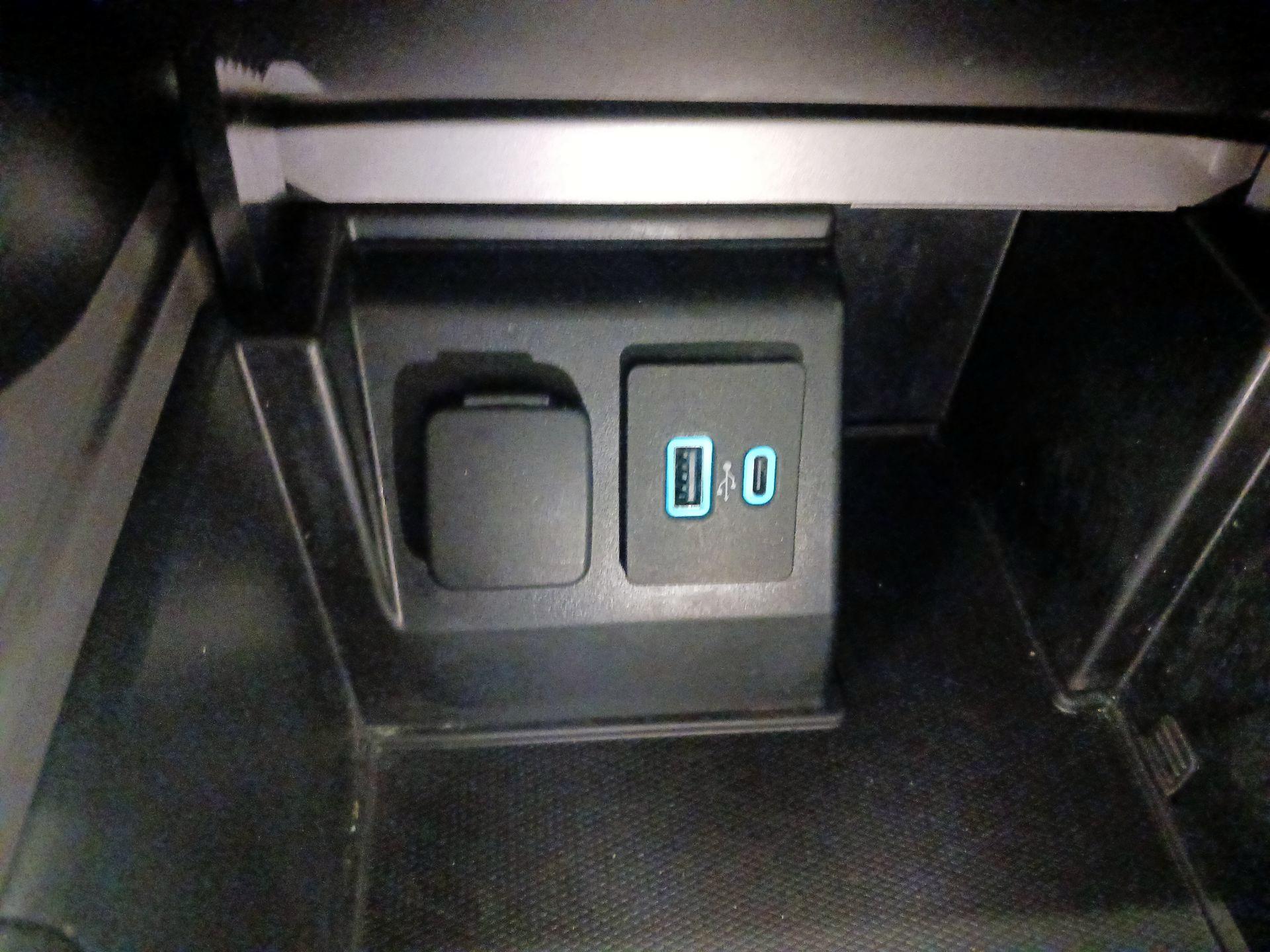 Thumbnail: 2020 Ford Explorer - 19