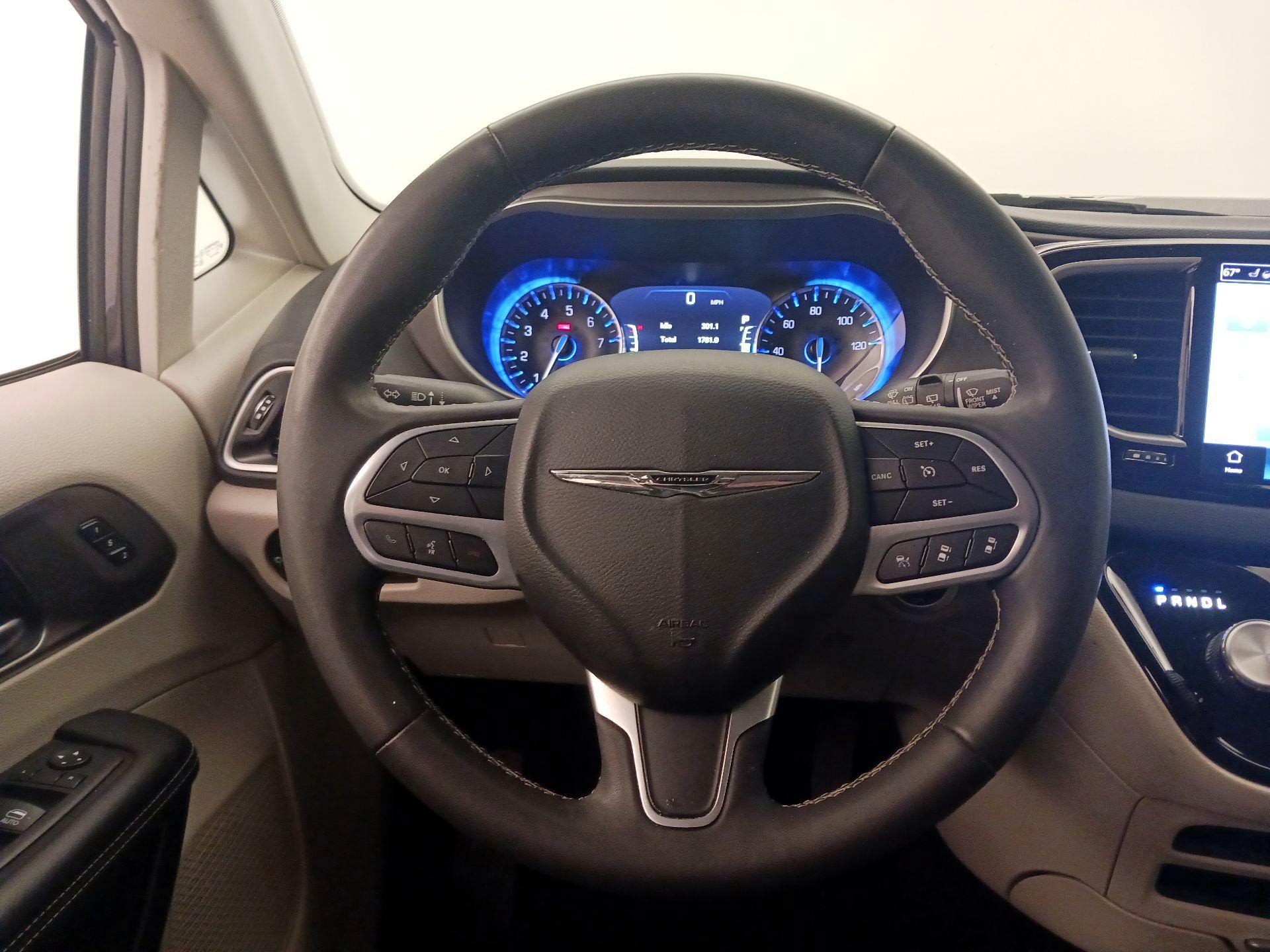 Thumbnail: 2023 Chrysler Pacifica - 10