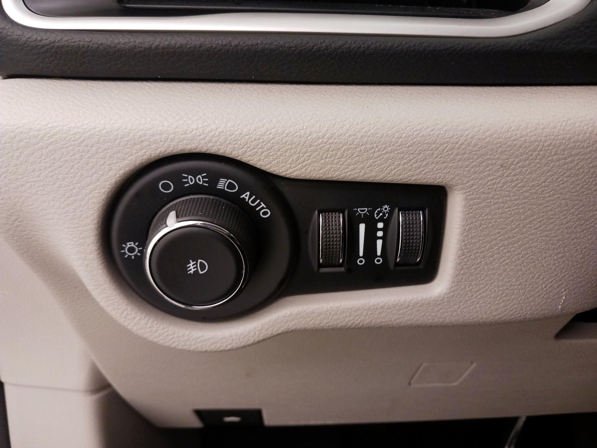 Thumbnail: 2023 Chrysler Pacifica - 13