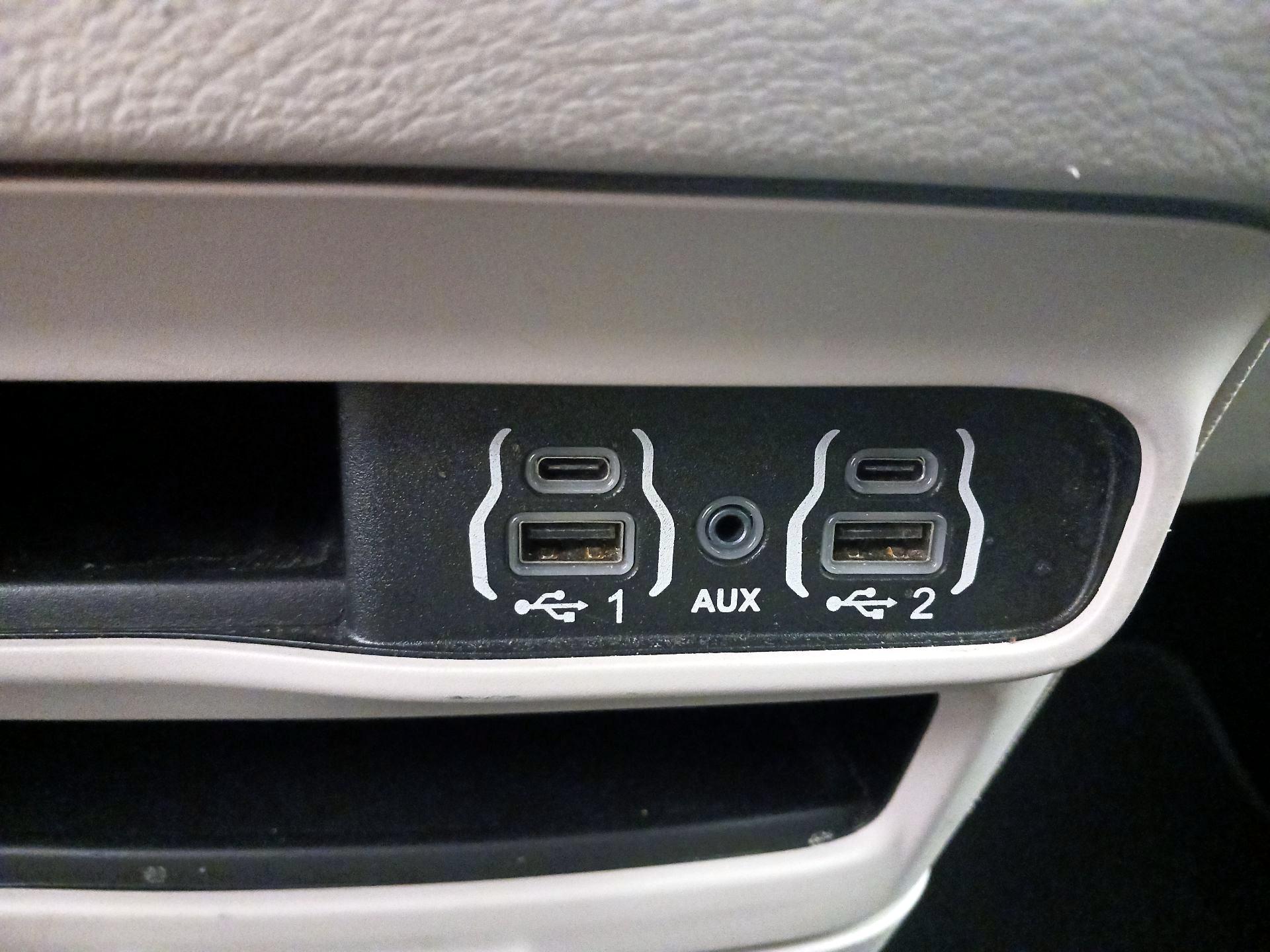 Thumbnail: 2023 Chrysler Pacifica - 18