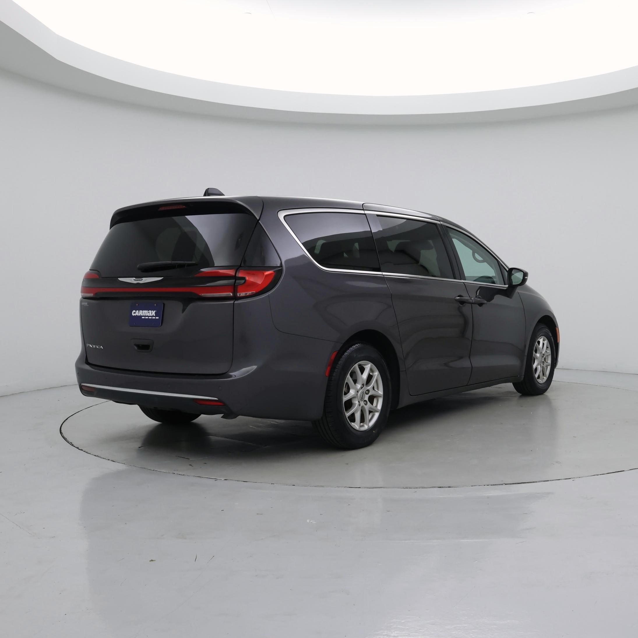 Thumbnail: 2023 Chrysler Pacifica - 8