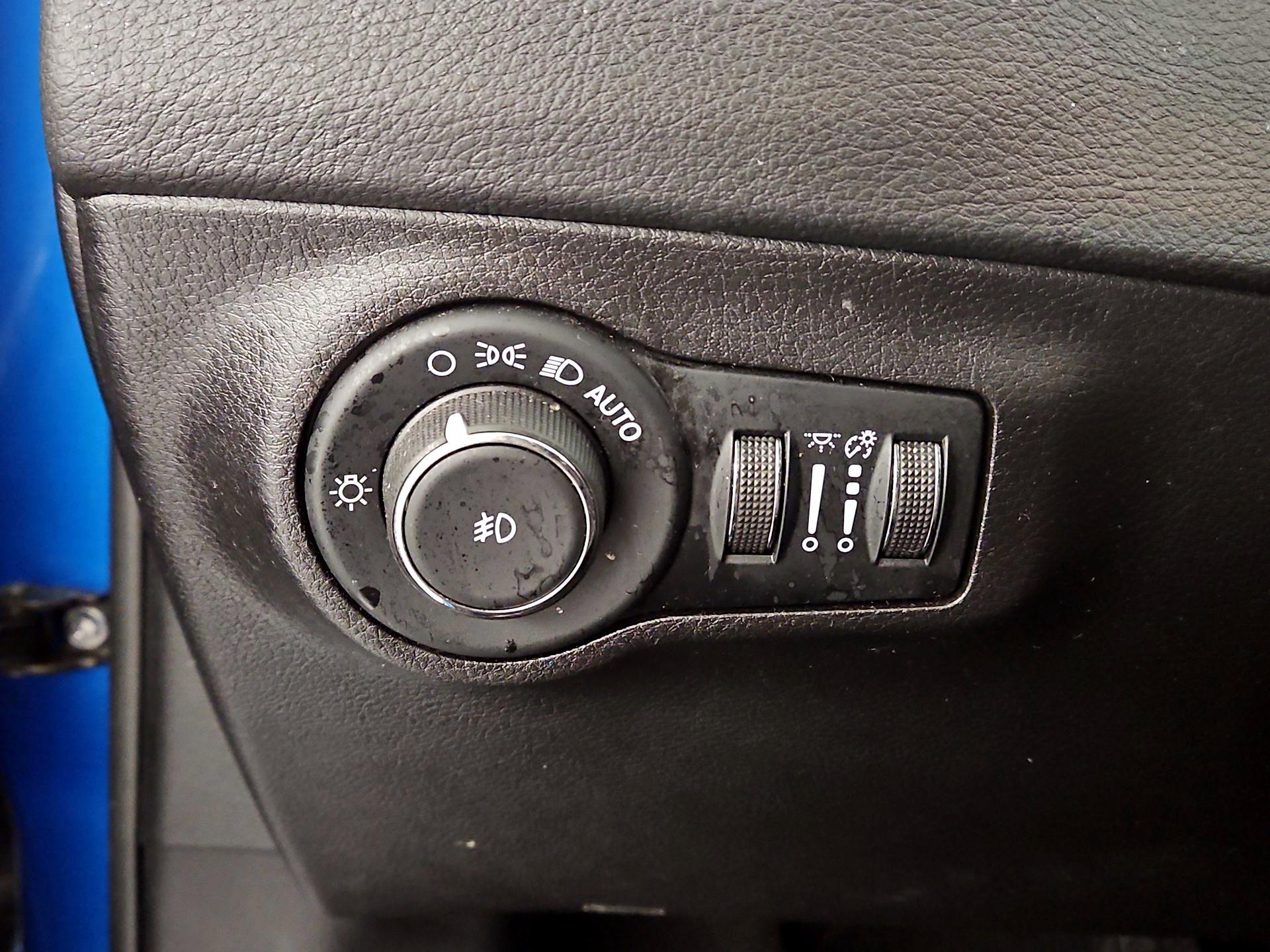 Thumbnail: 2020 Jeep Compass - 13