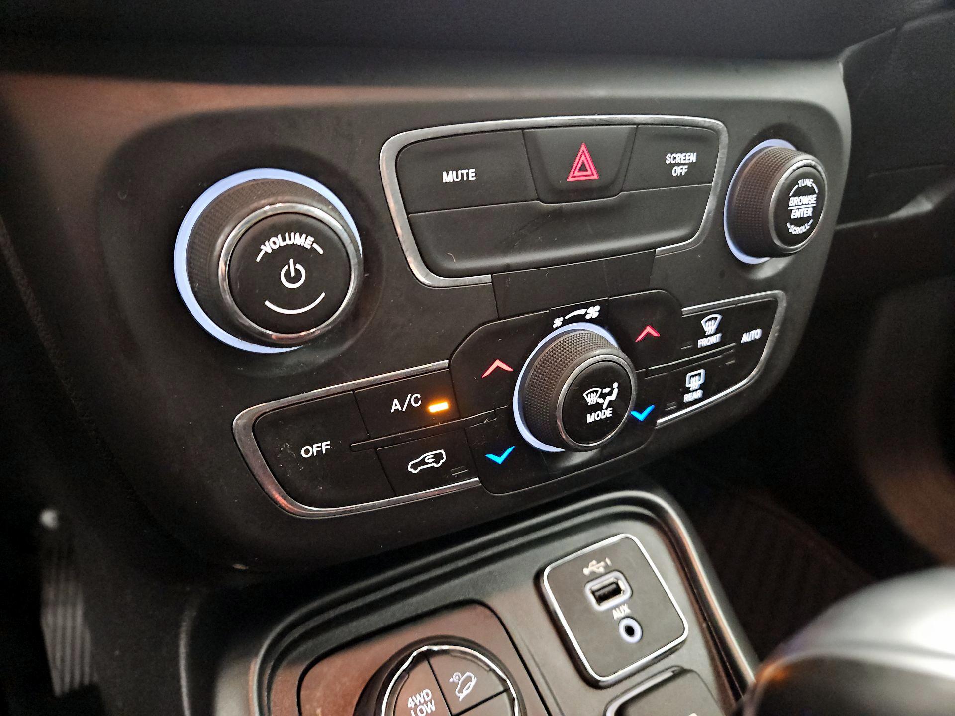 Thumbnail: 2020 Jeep Compass - 16