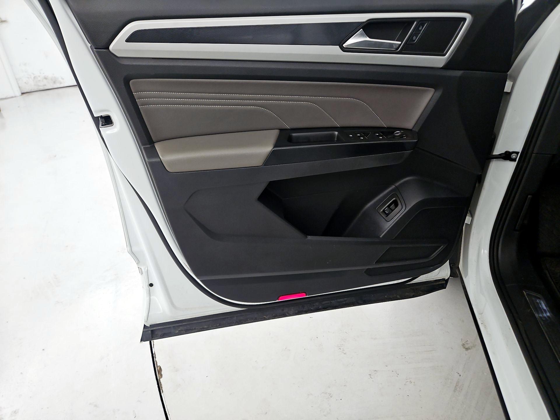 Thumbnail: 2021 Volkswagen Atlas - 10