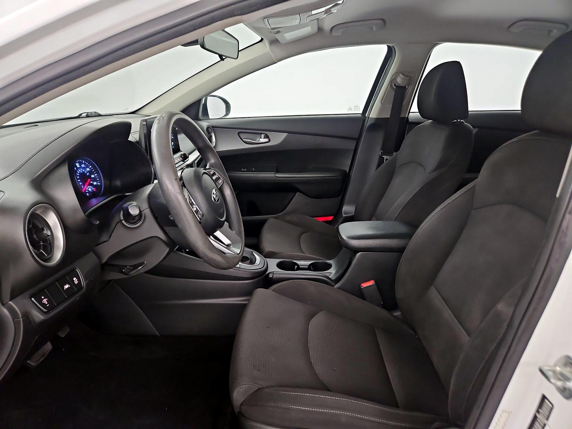 Thumbnail: 2019 Kia Forte - 9