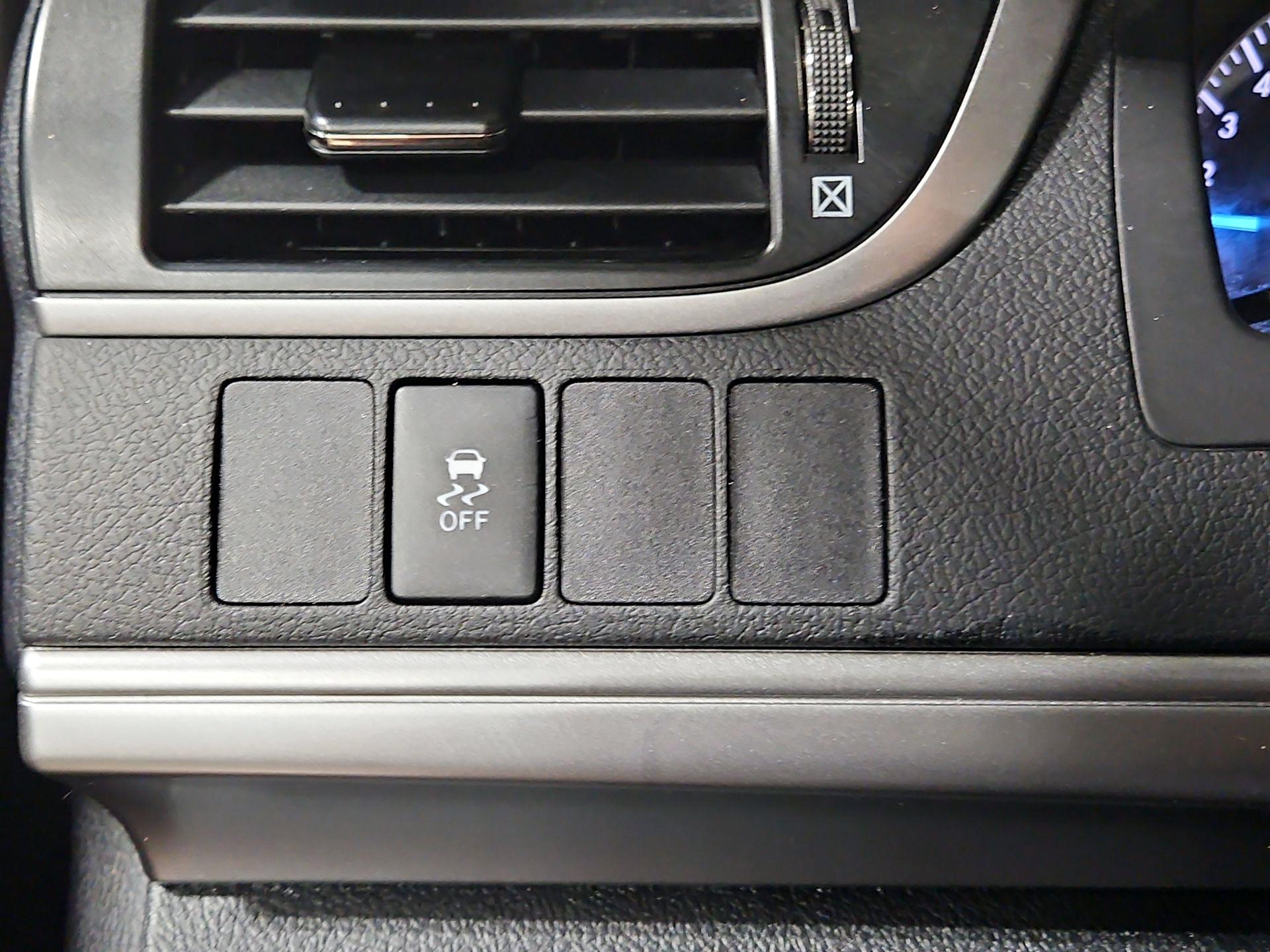 Thumbnail: 2014 Toyota Camry - 11
