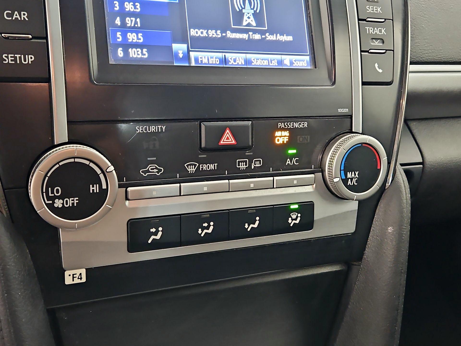 Thumbnail: 2014 Toyota Camry - 14