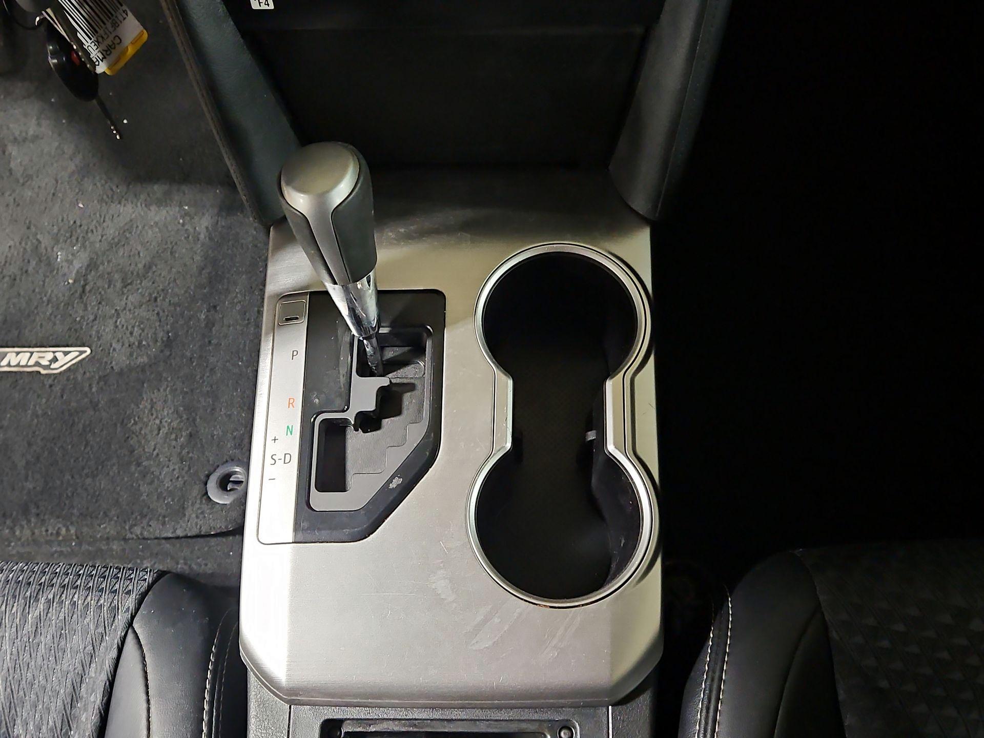Thumbnail: 2014 Toyota Camry - 15
