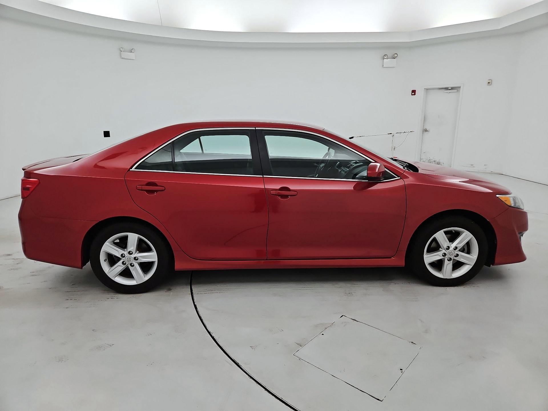 Thumbnail: 2014 Toyota Camry - 4