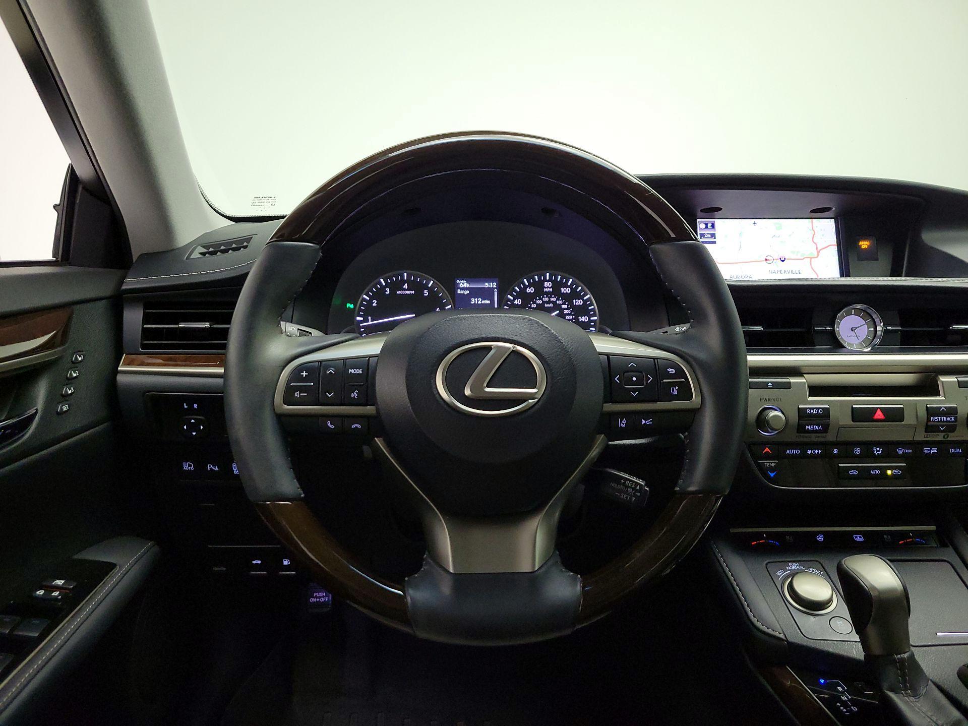 Thumbnail: 2017 Lexus ES - 10