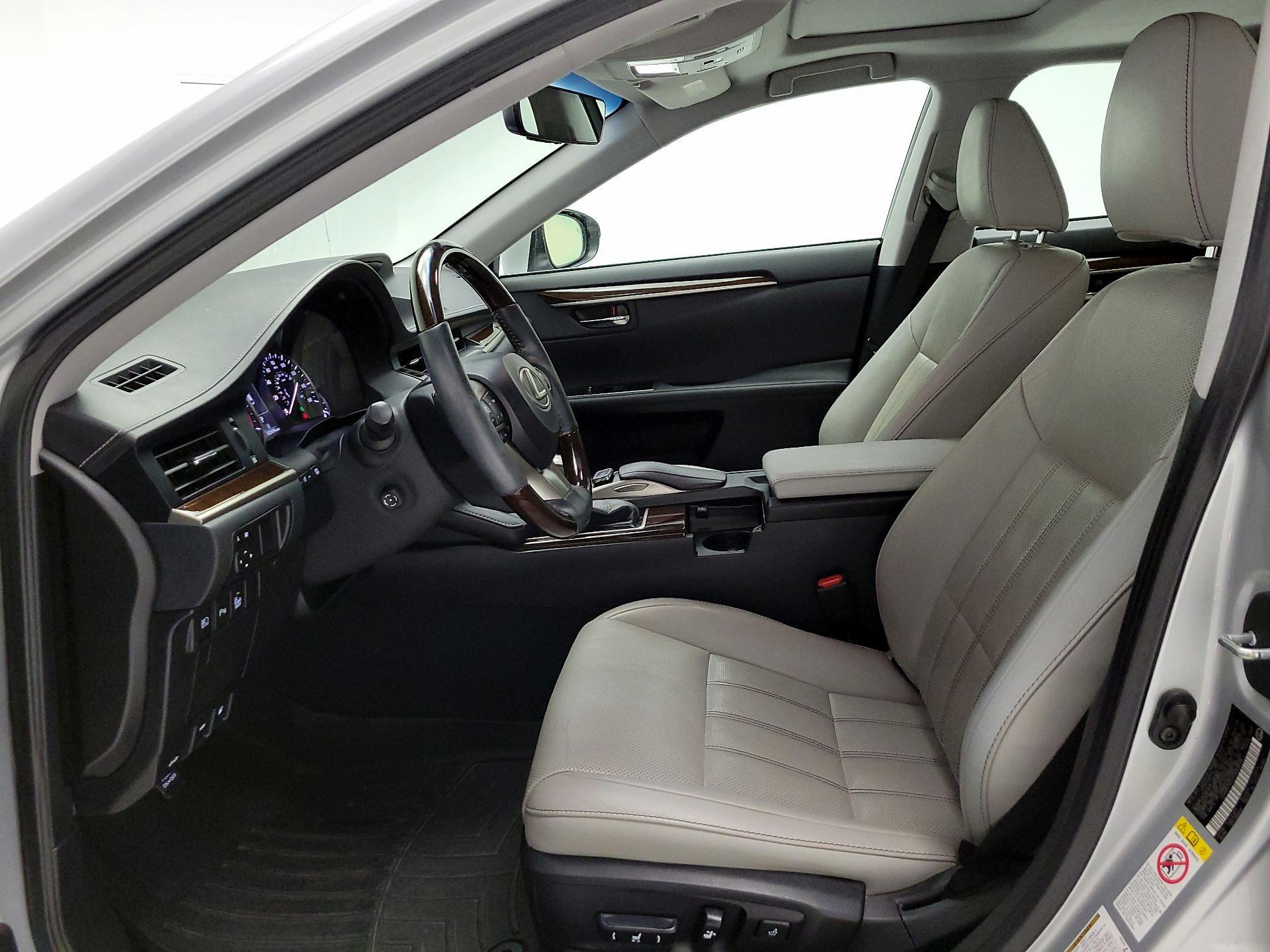 Thumbnail: 2017 Lexus ES - 11