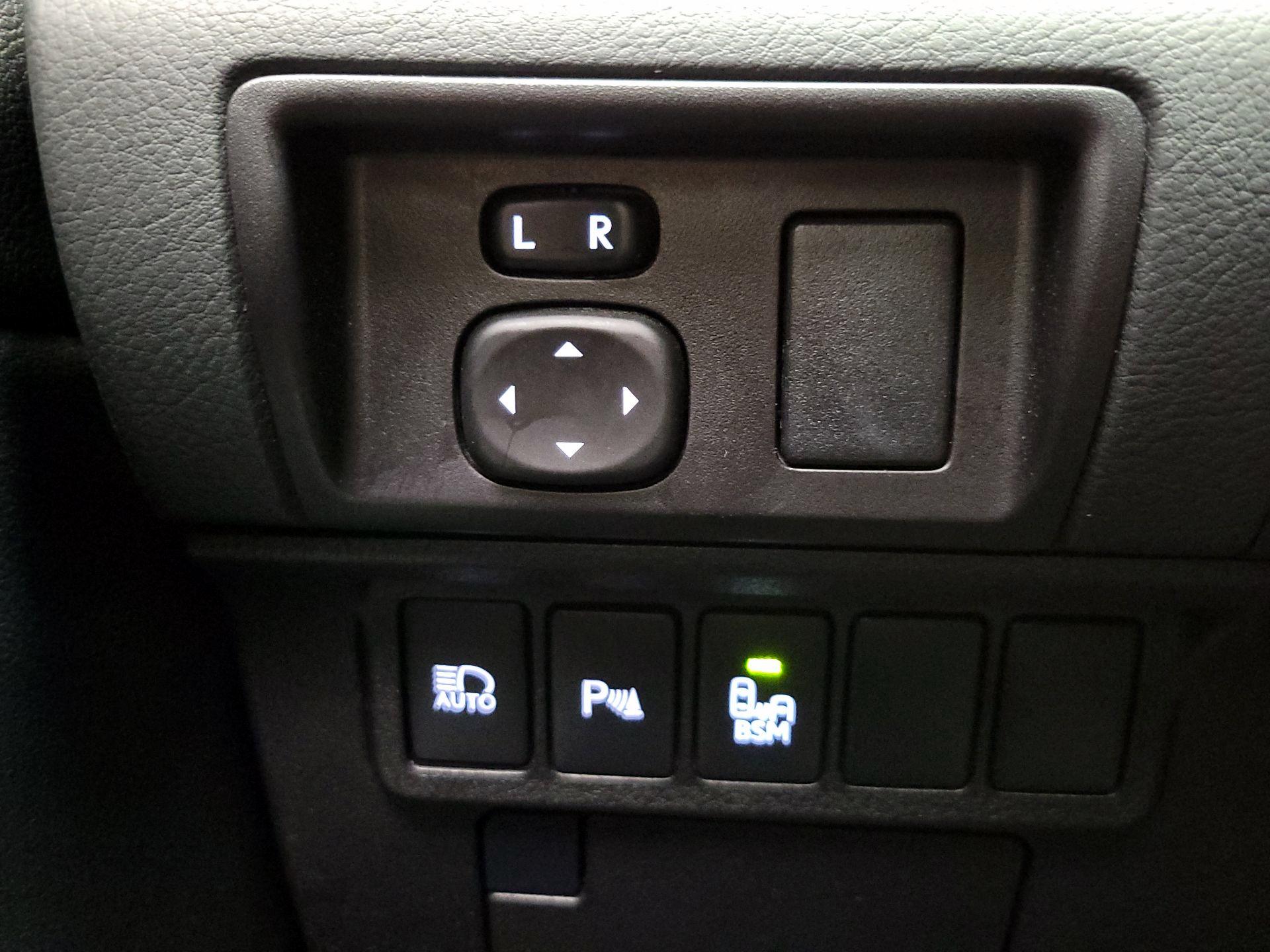 Thumbnail: 2017 Lexus ES - 13