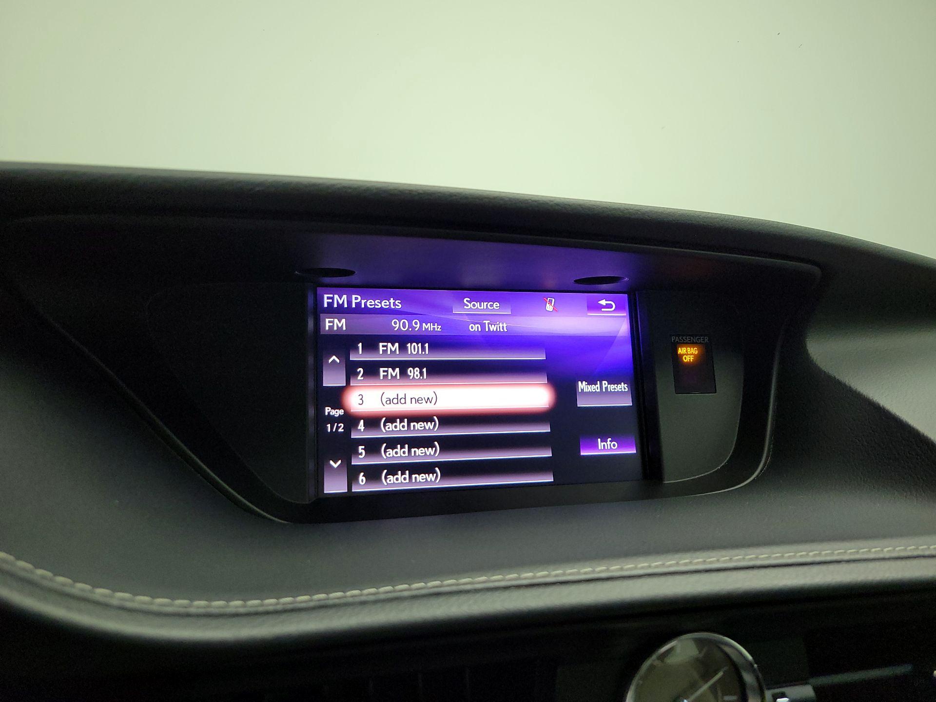 Thumbnail: 2017 Lexus ES - 16