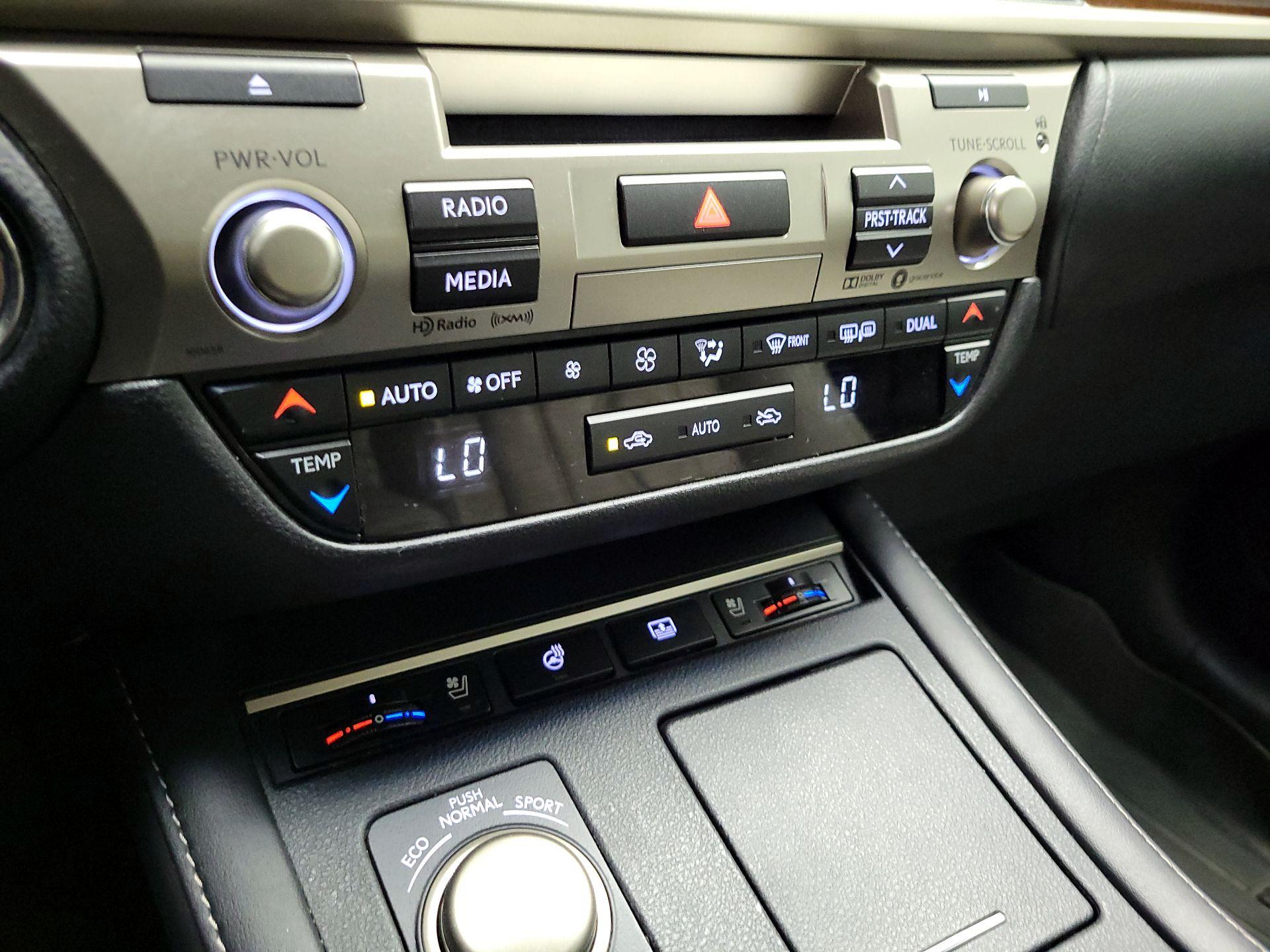 Thumbnail: 2017 Lexus ES - 17