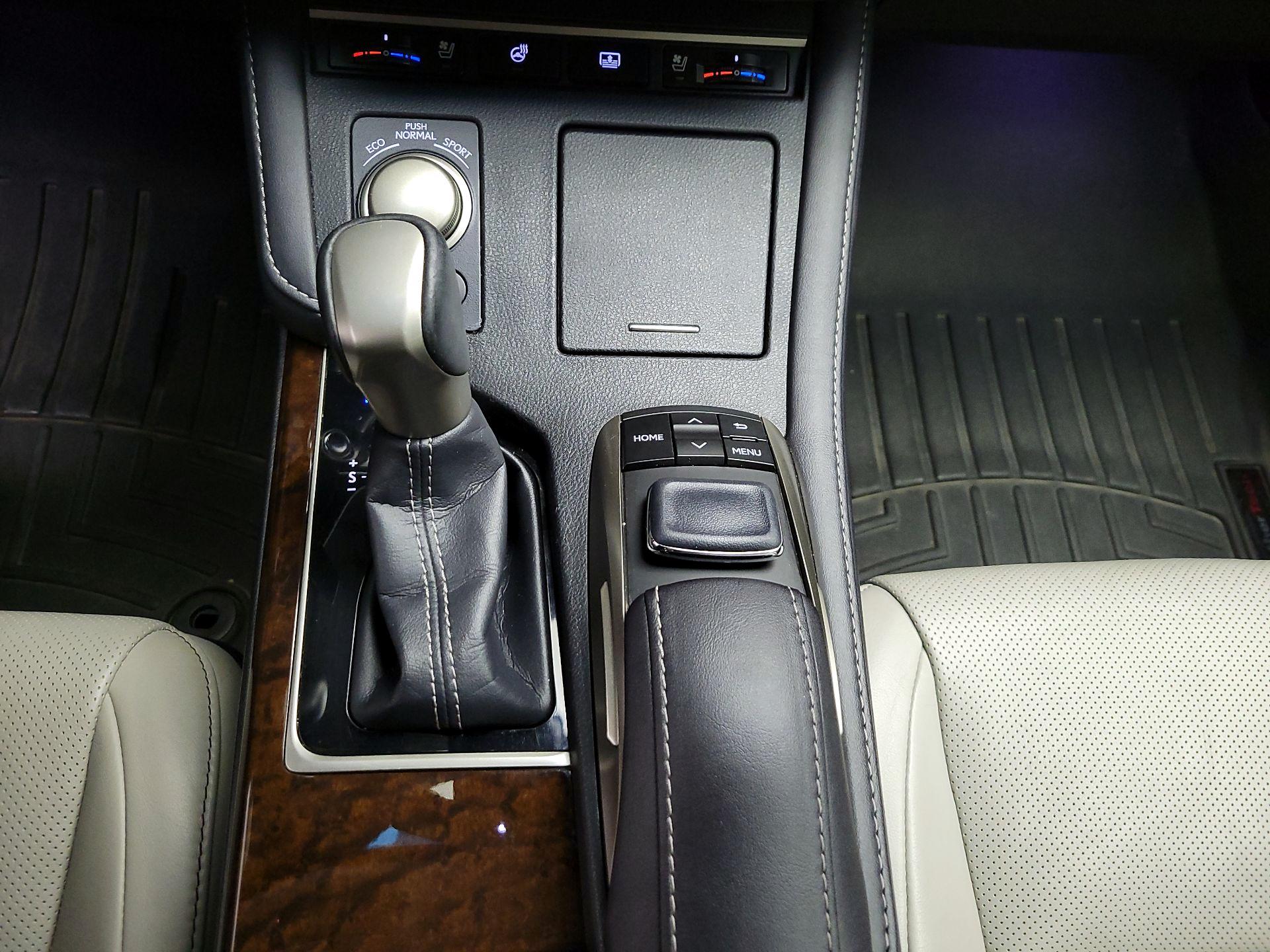 Thumbnail: 2017 Lexus ES - 18