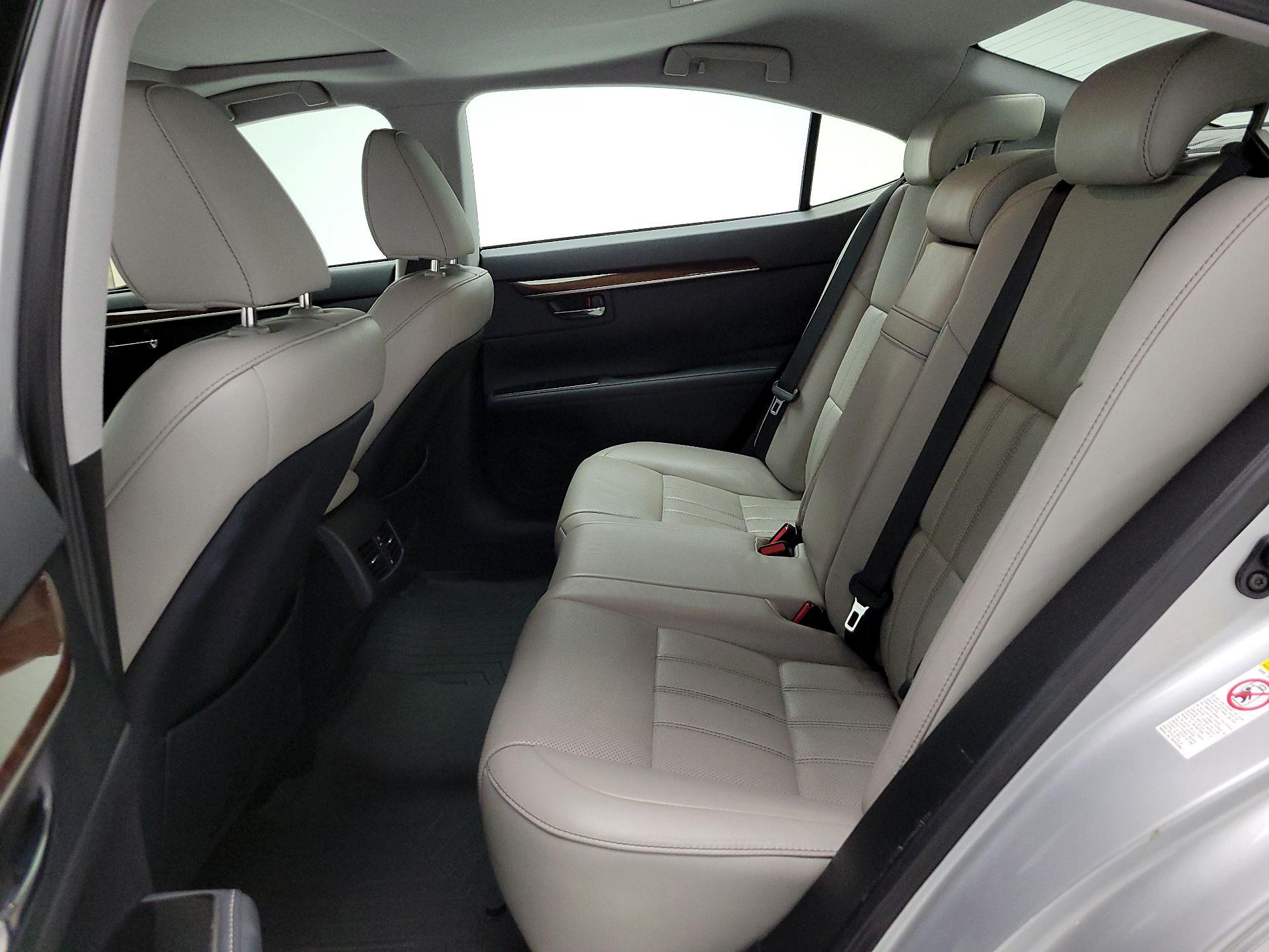 Thumbnail: 2017 Lexus ES - 20