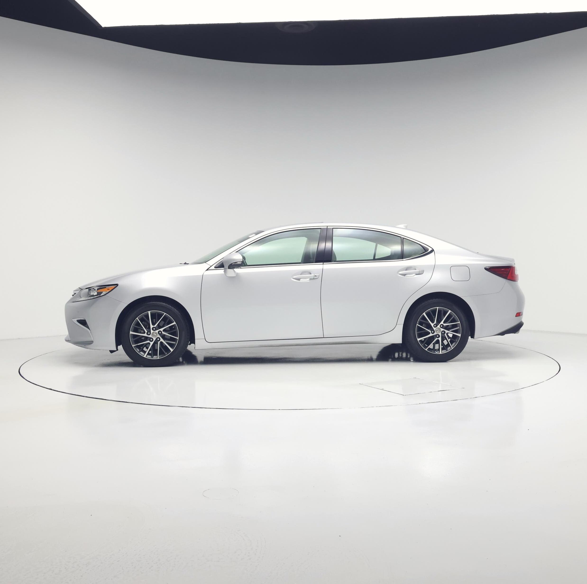 Thumbnail: 2017 Lexus ES - 3