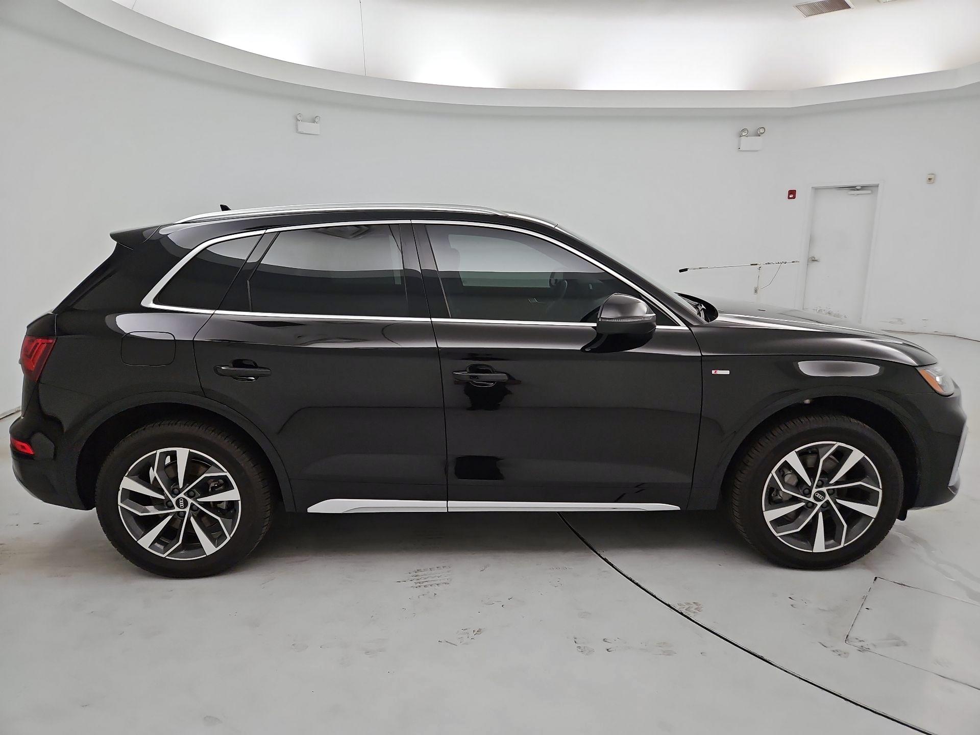 Thumbnail: 2022 Audi Q5 - 4