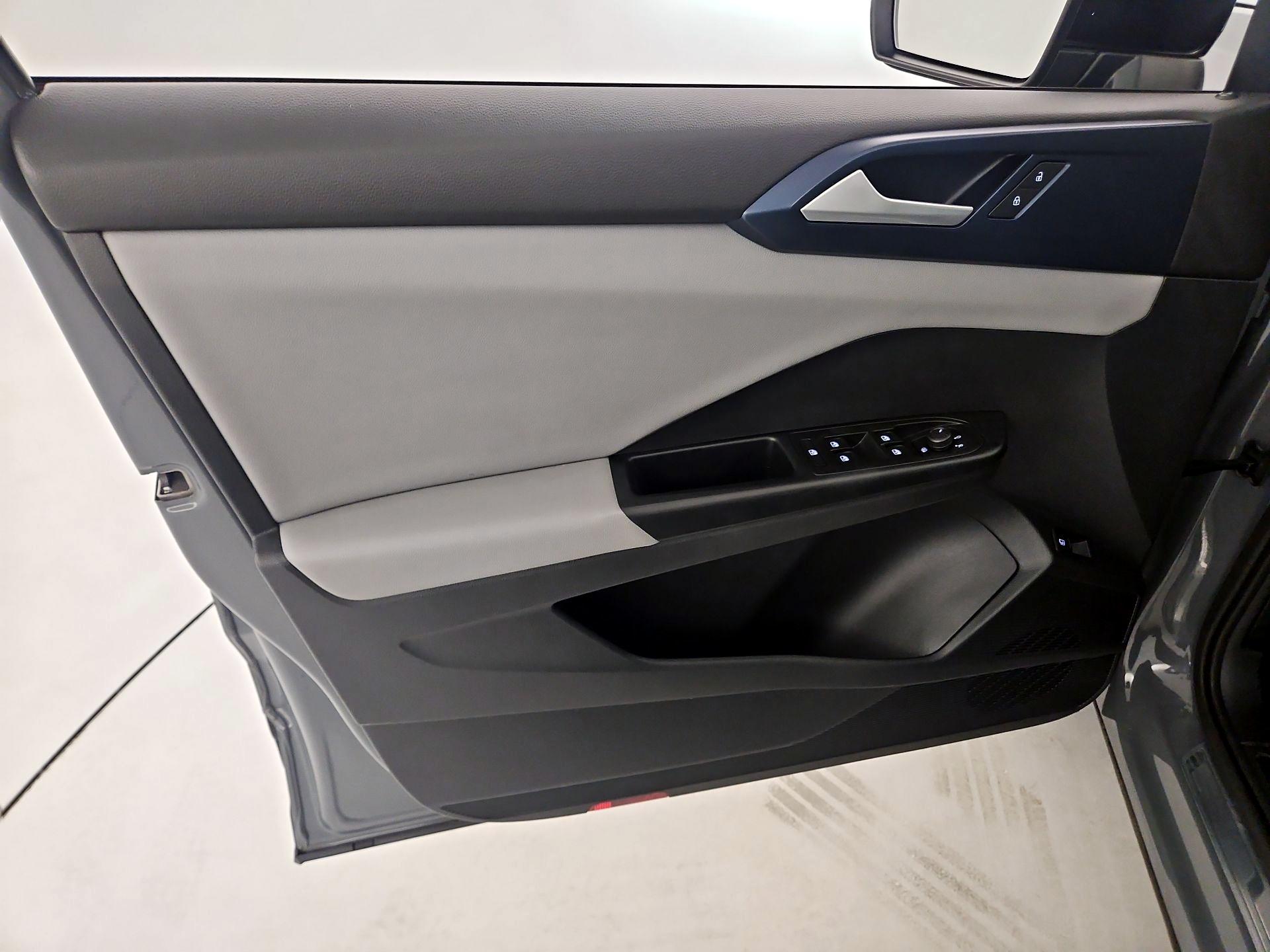 Thumbnail: 2023 Volkswagen Taos - 10