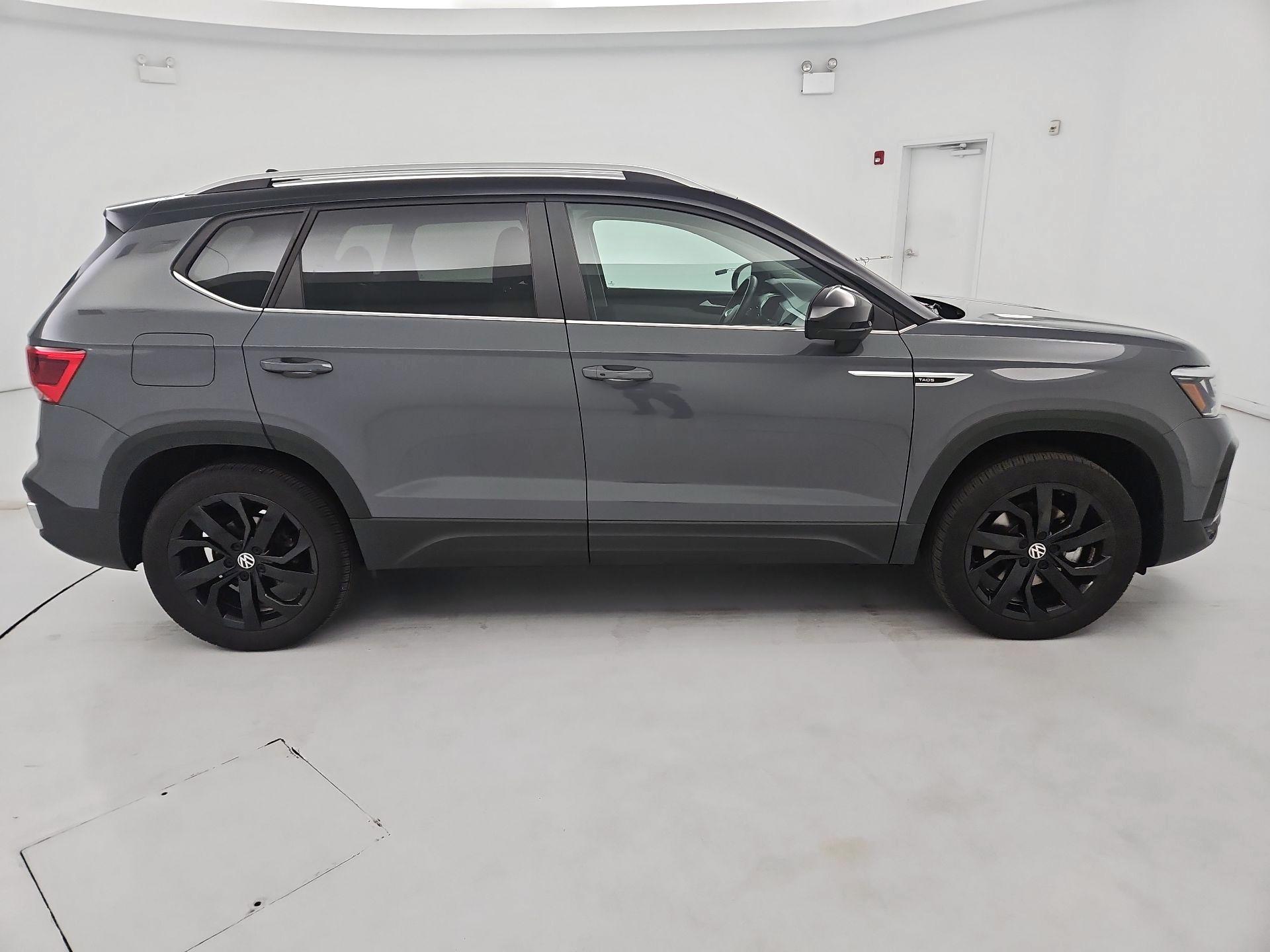Thumbnail: 2023 Volkswagen Taos - 4