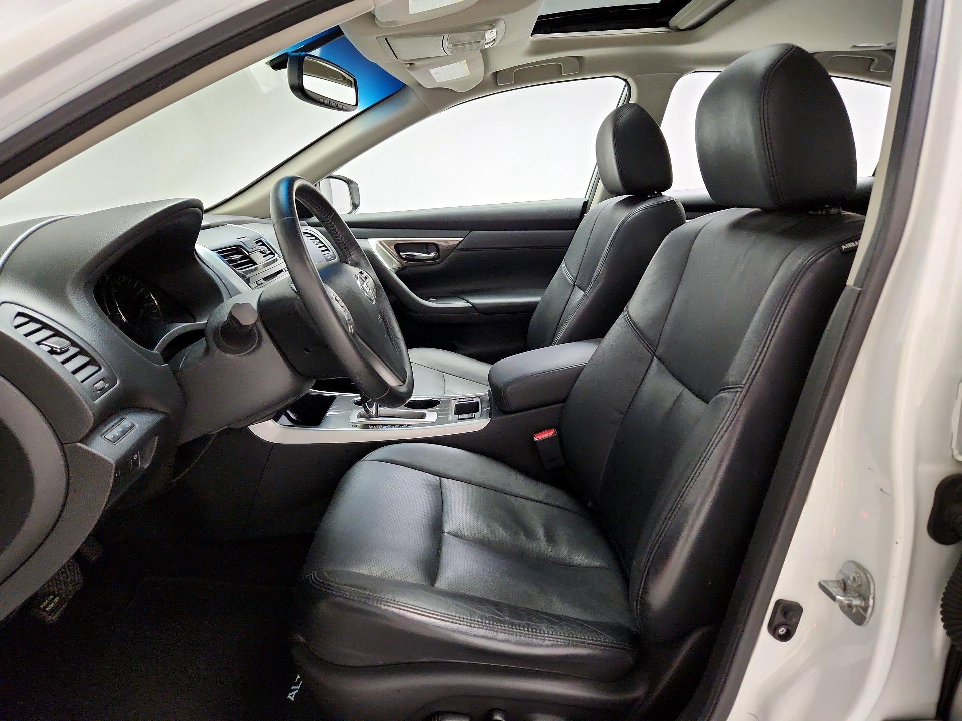 Thumbnail: 2015 Nissan Altima - 11
