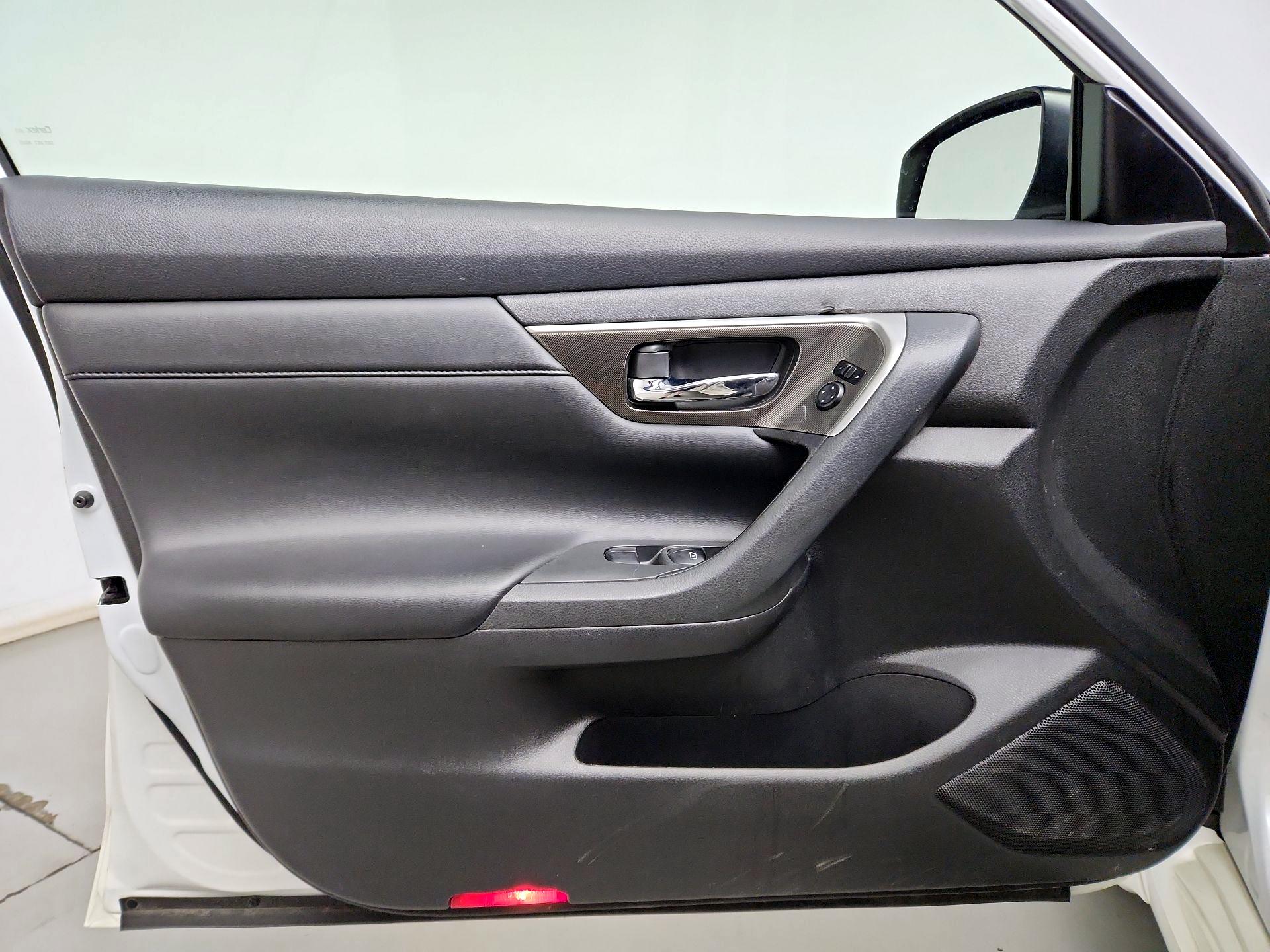 Thumbnail: 2015 Nissan Altima - 12